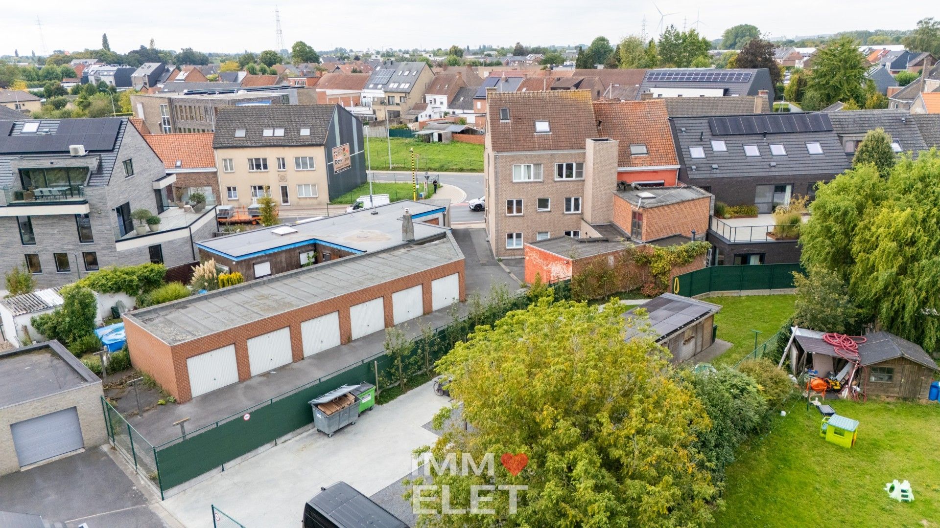 RESIDENTIE | 3 APPARTEMENTEN MET TERRAS |6 GARAGES foto {{pictureIndex}}