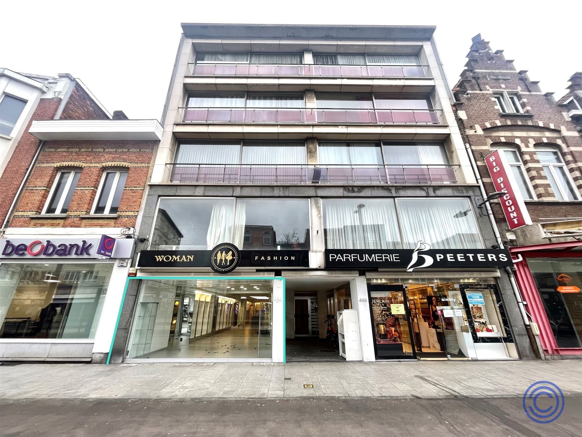 Ruim handelspand ca. 160m² op commerciële ligging! foto 2