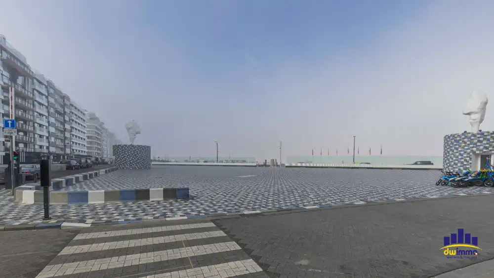 VOLLEDIG INSTAPKLAAR RESTAURANT OP TOPLIGGING TER OVERNAME IN KNOKKE-HEIST foto {{pictureIndex}}