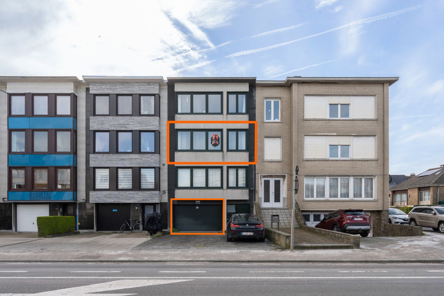 Tweeslaapkamer appartement met een gesloten garagebox in hetzelfde gebouw, vlakbij het station. foto {{pictureIndex}}