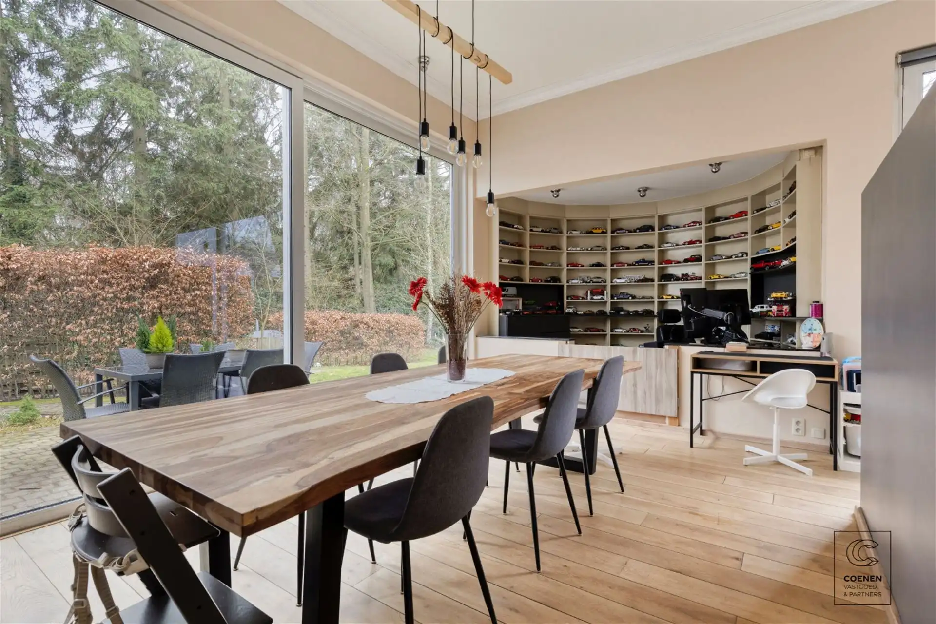 Lichtrijke en ruime villa van 338 m² met ingebouwd zwembad! foto 7