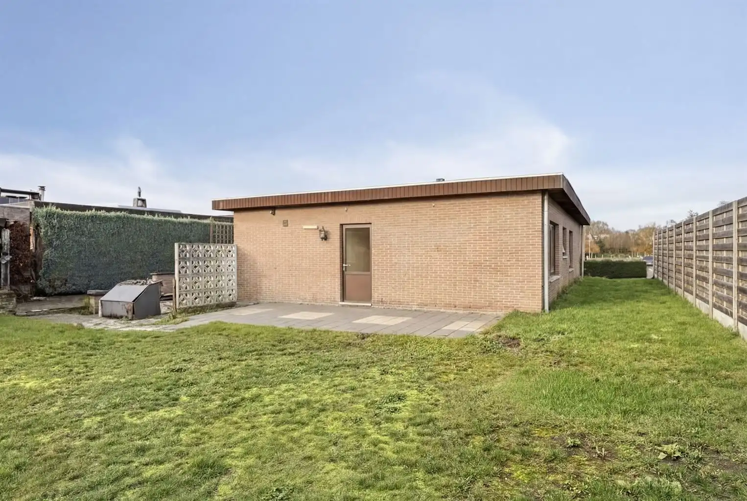 Gelijkvloerse, vrijstaande woning met 3 slaapkamers, omheinde tuin en garage op een rustige locatie nabij het centrum van Maaseik. foto 20