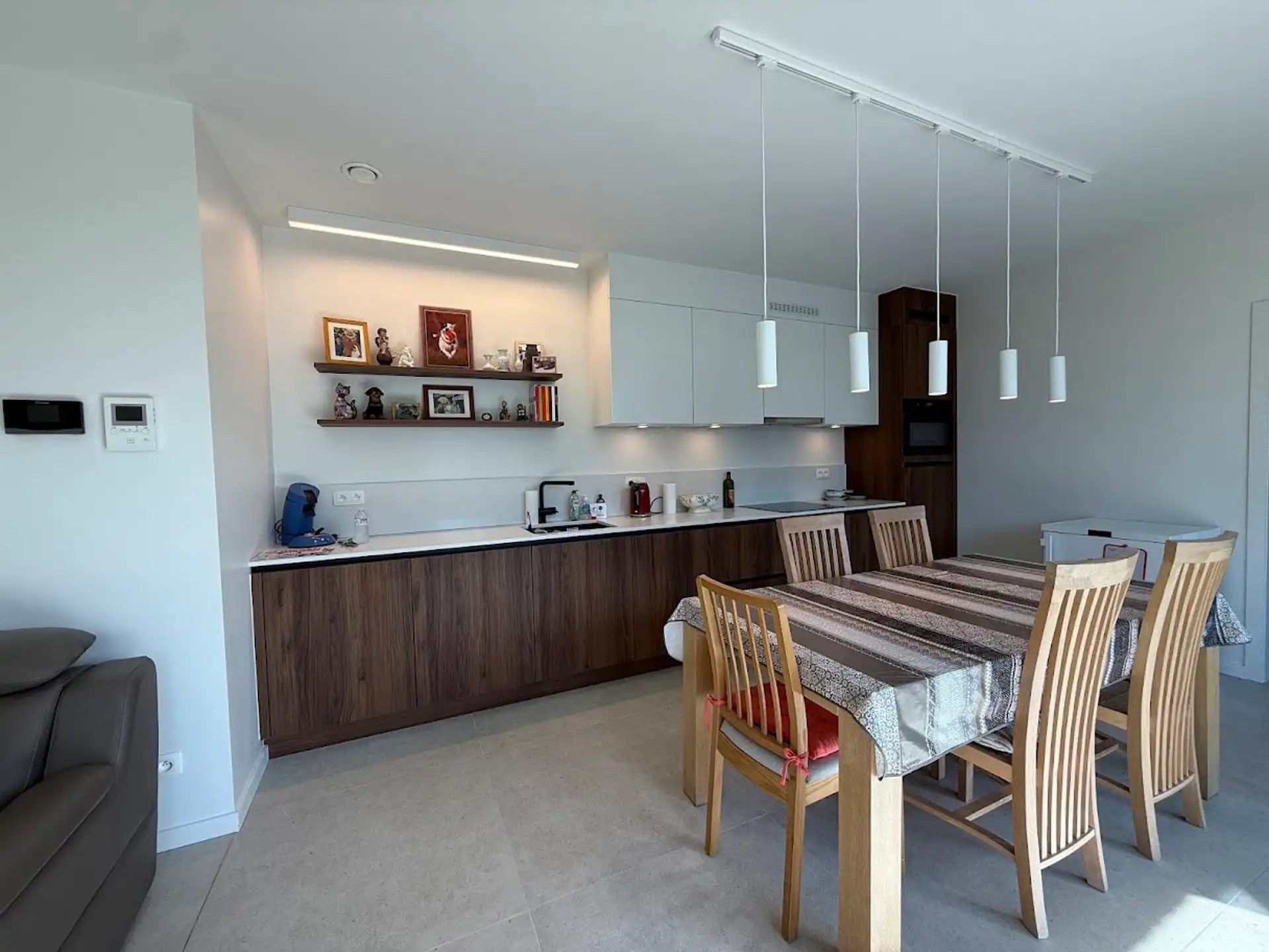 Stijlvol gemeubeld 1-slaapkmrappartement in nieuwbouw Amoer foto 2