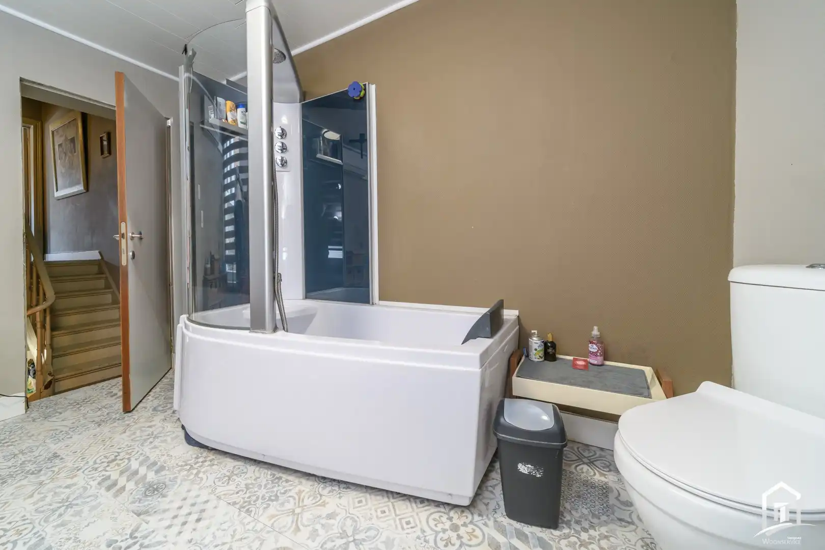 Charmante en verder af te werken woning foto 13