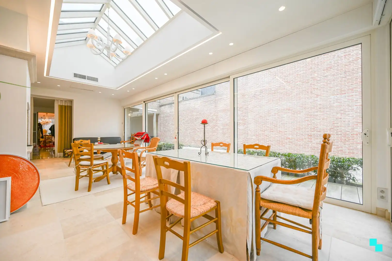 Uiterst centraal gelegen handelszaak met bijhorende opbergruimte foto 17