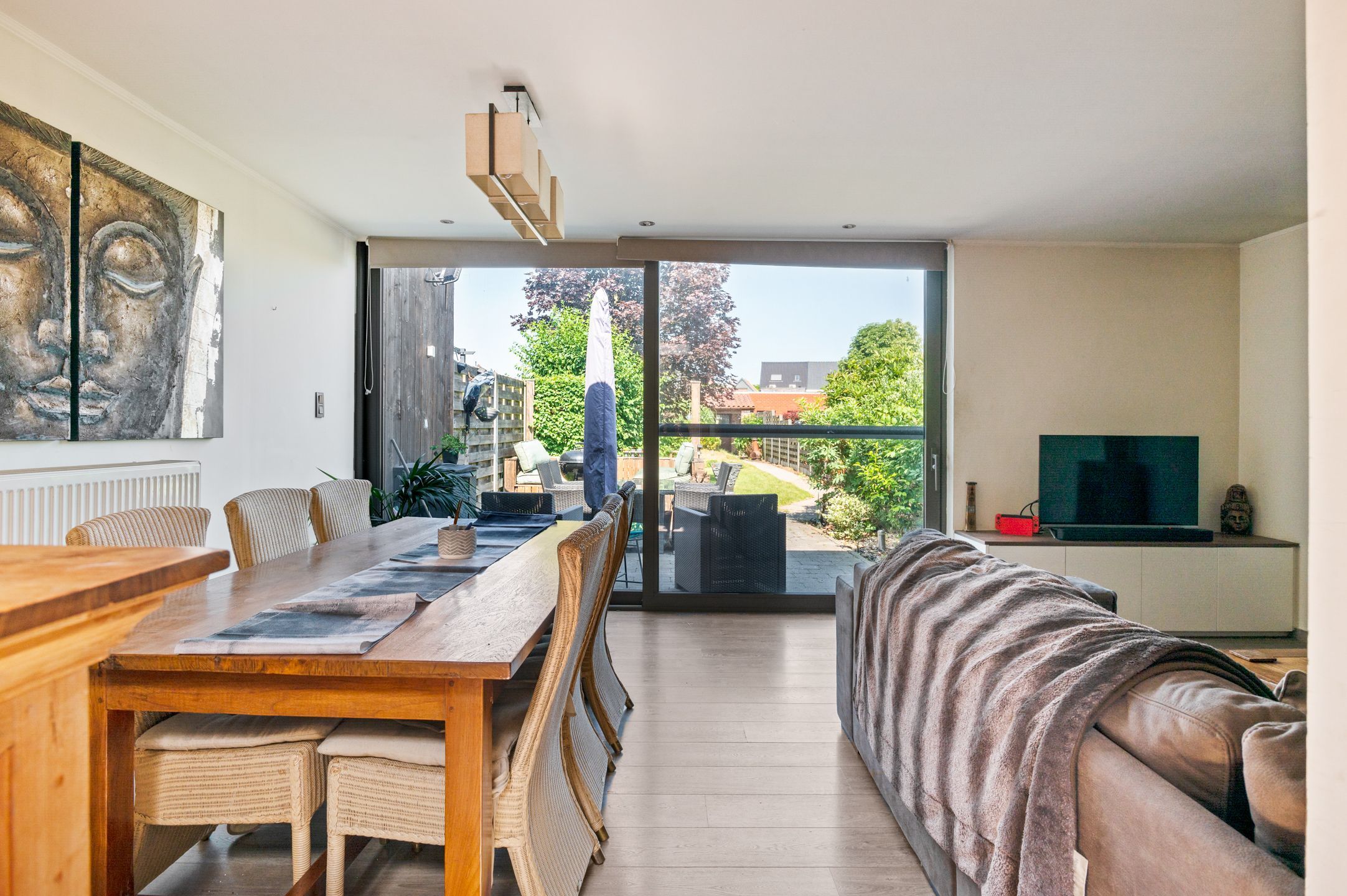 Instapklare woning met leuke tuin en grote garage nabij centrum Kapellen! foto 2