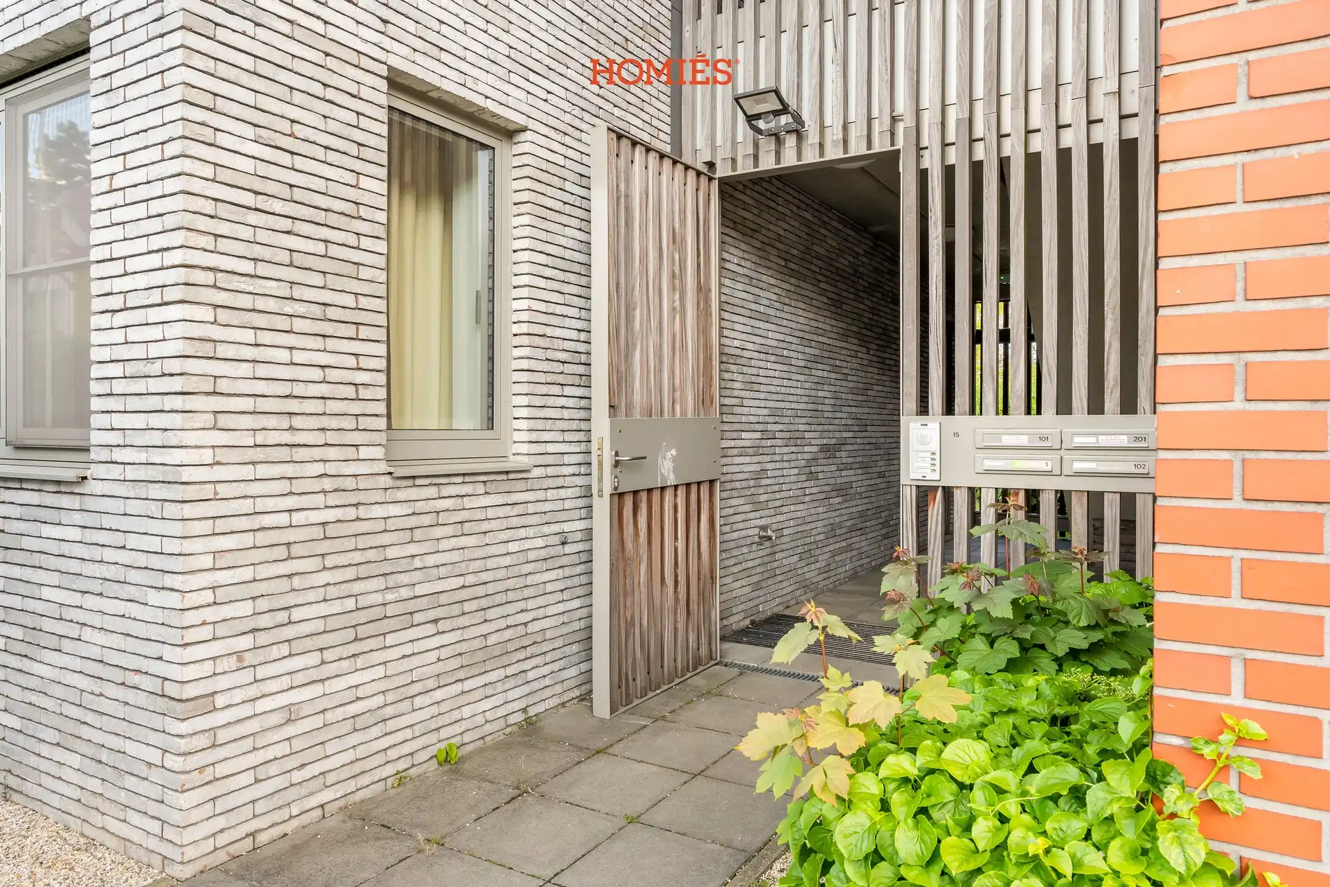 Ruim 2-slaapkamerappartement met terras en staanplaats foto 4