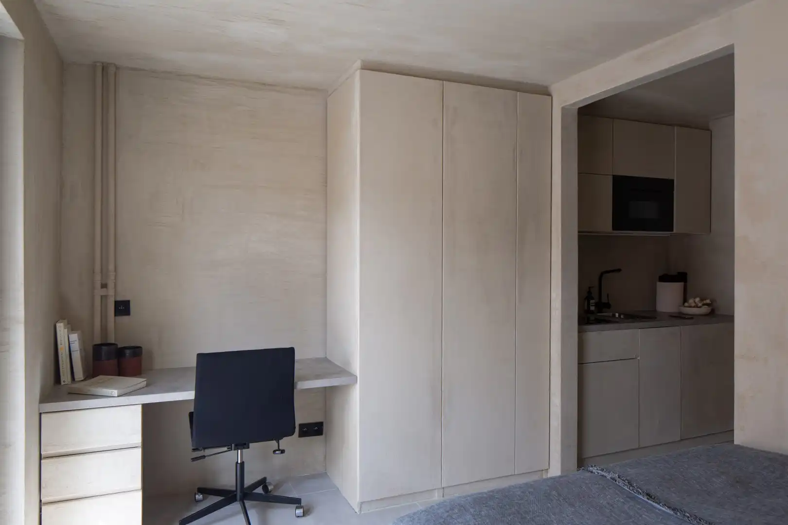 Knap gerenoveerde studio met private tuin foto 2