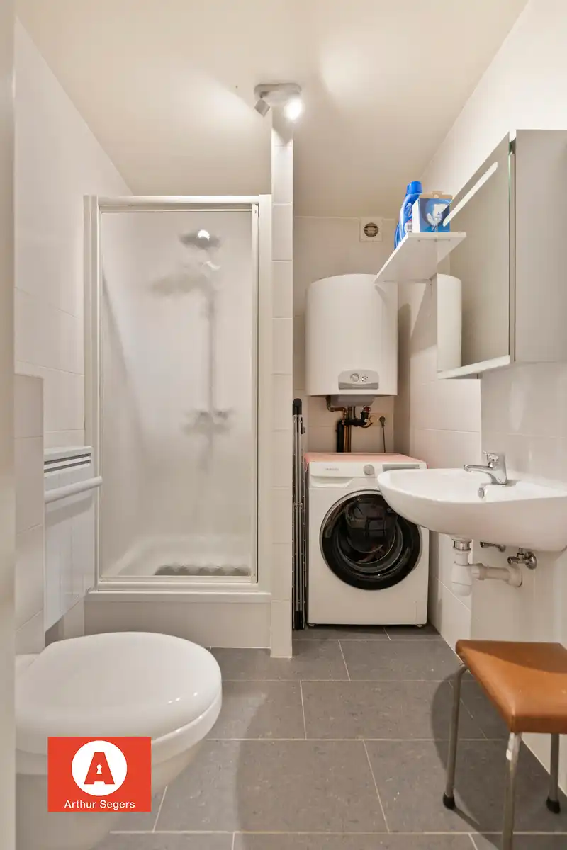 Instapklaar Gelijkvloers appartement mét garage.  foto 13