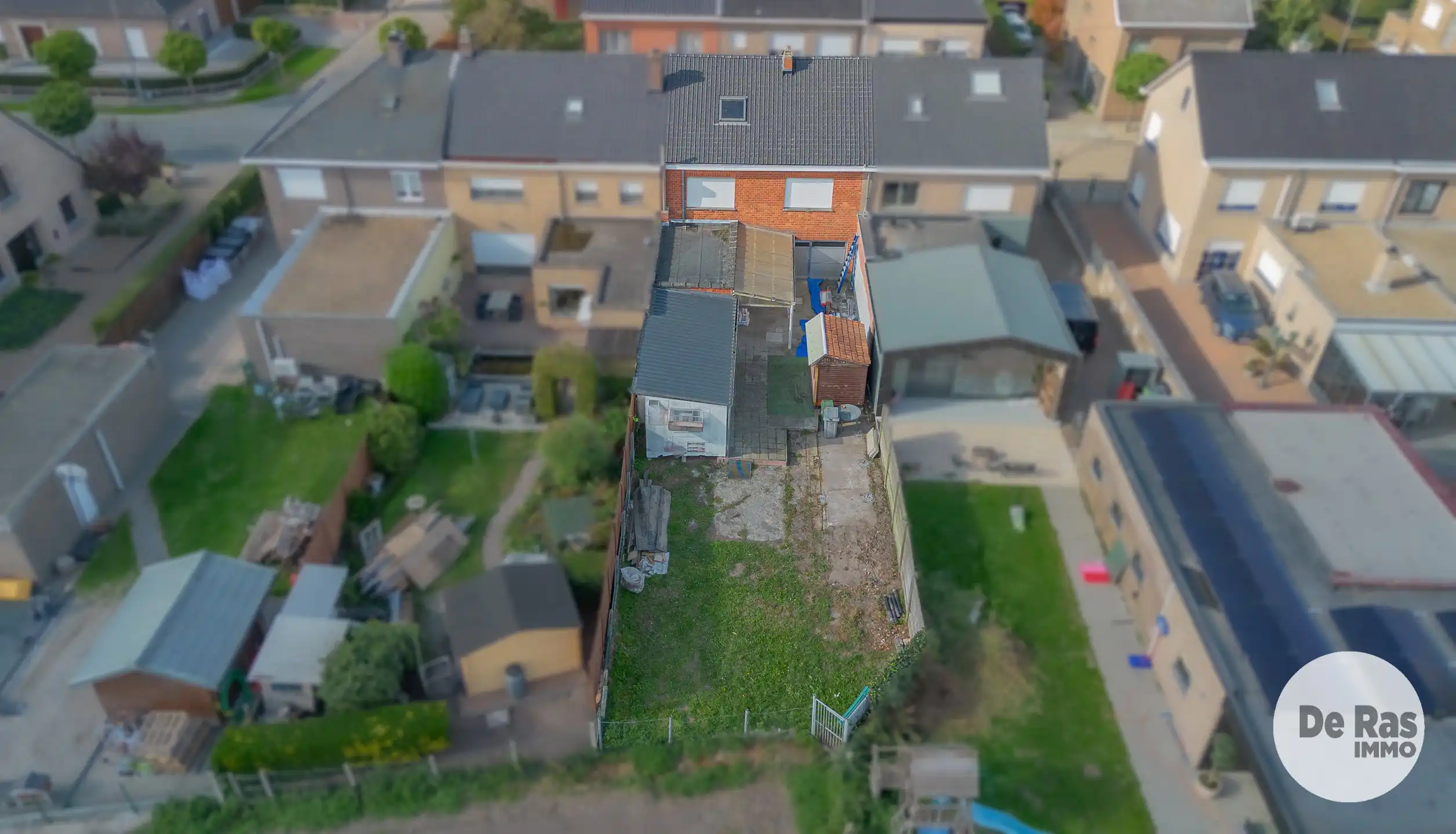 ZELE - Te renoveren woning met 3 kamers en leuke tuin foto 3
