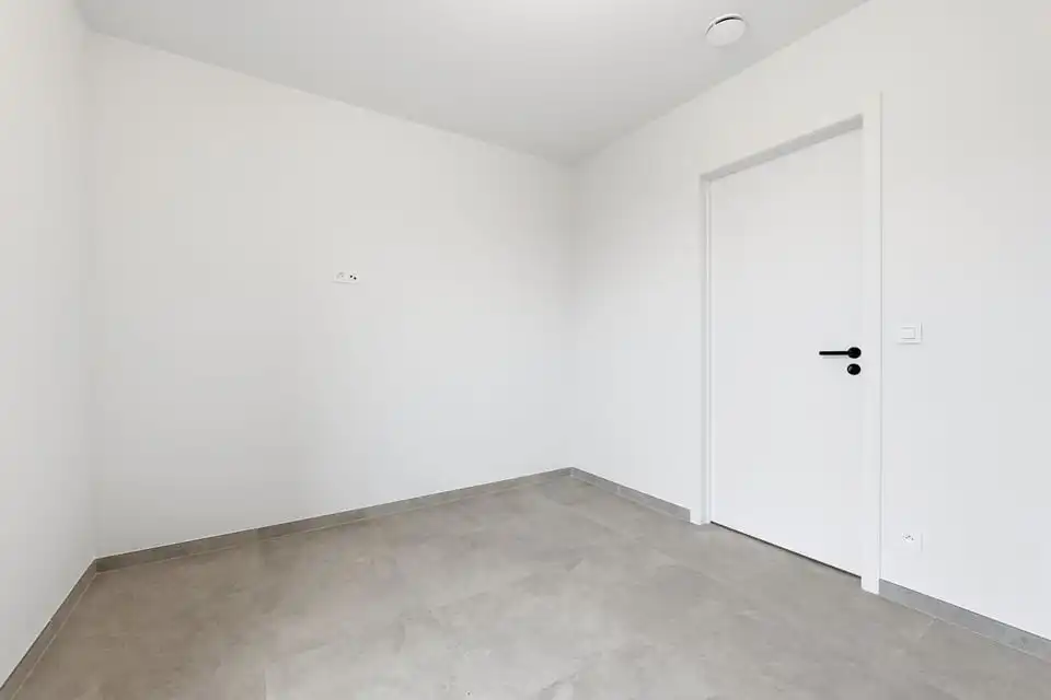NIEUWBOUWAPPARTEMENT MET 2 SLKS TE HUUR IN SINT-TRUIDEN foto 25