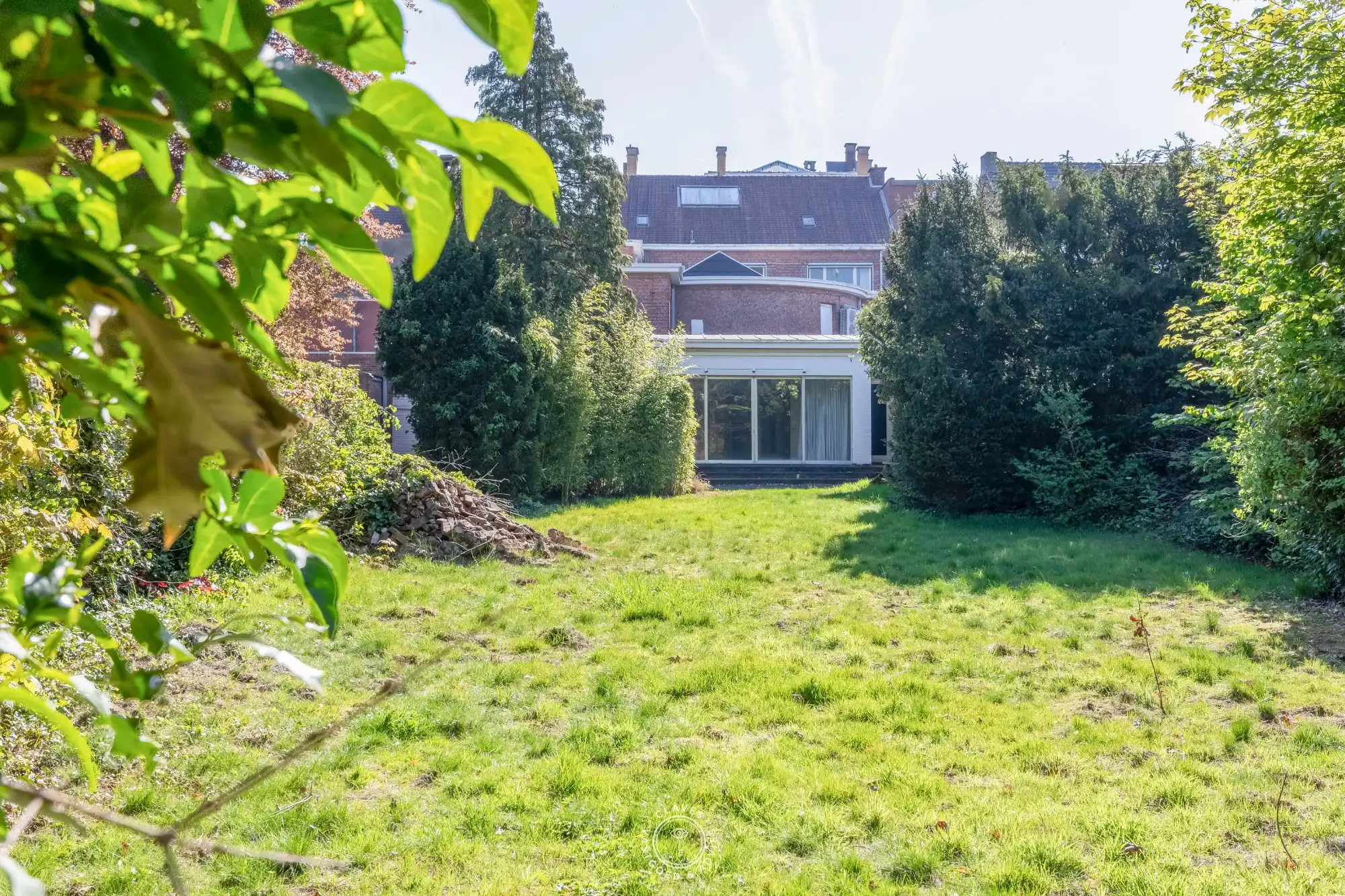 Bijzonder handelspand met een uitzonderlijk opwaarts potentieel en ontsluiting achteraan het perceel. foto 61