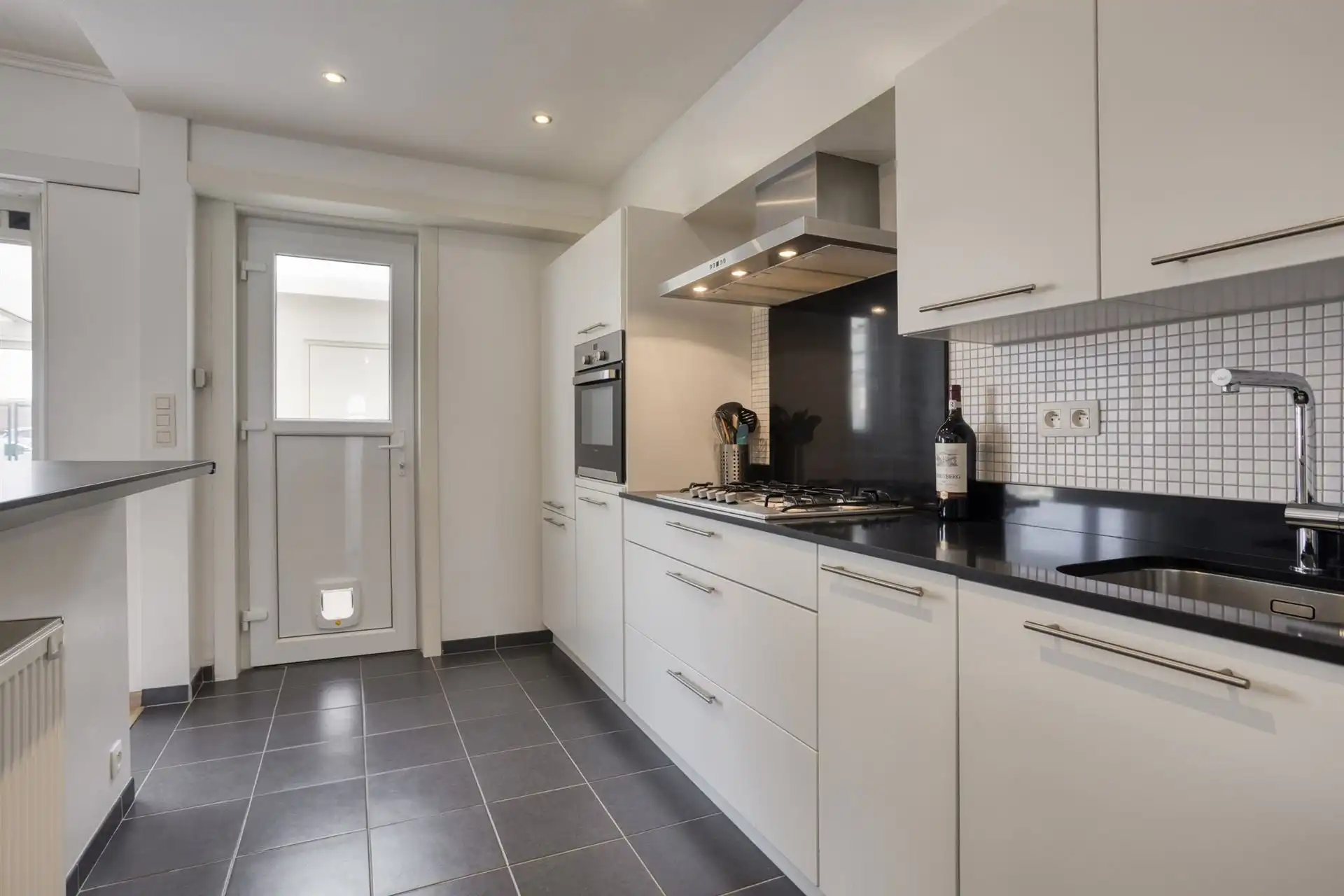 Halfopen bebouwing met 2 (mog. 3) slaapkamers en garage.  foto 6