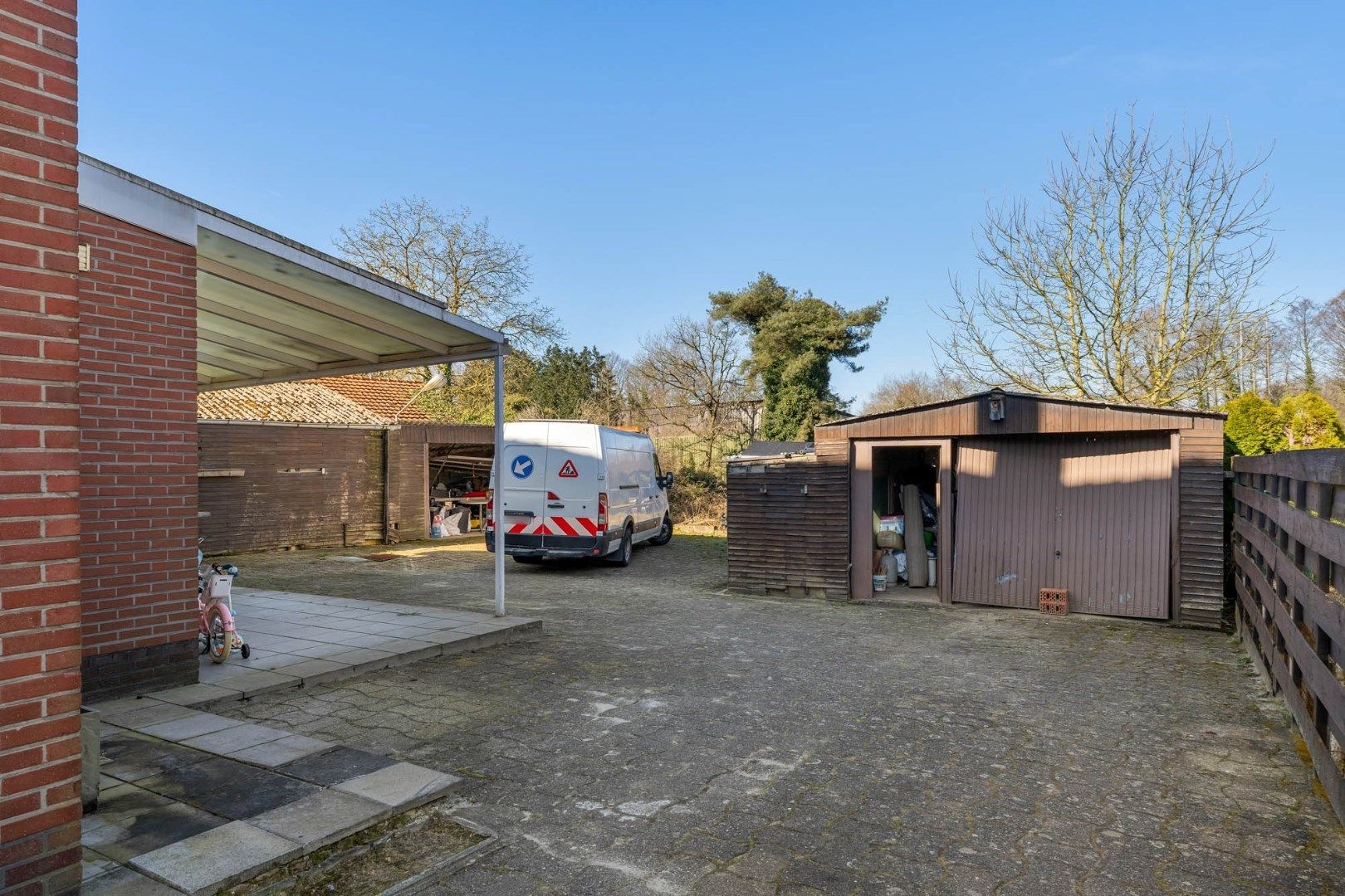 Zeer ruime gezinswoning met vergunning voor creëren van tweewoonst op een perceel van 12a31ca nabij het centrum van Opoeteren!  foto 30