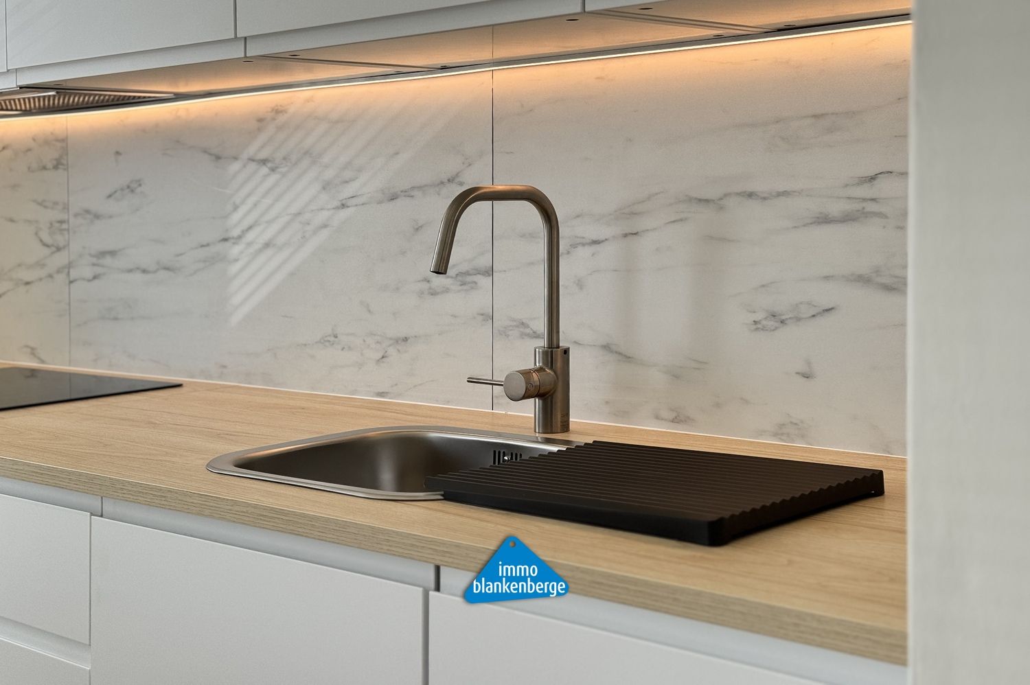 Modern Gerenoveerd Appartement met 2 Slaapkamers foto 10