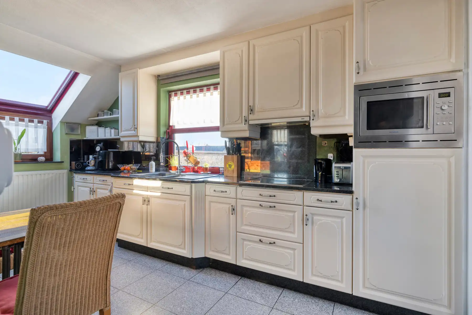 Prachtig alleenstaand 2-slaapkamer appartement met carport. foto 21