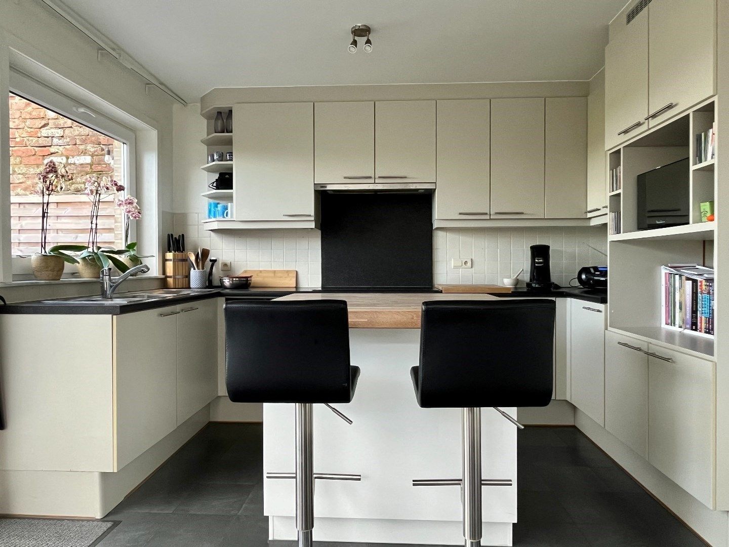 Gezinswoning met 4 slaapkamers te koop in het landelijke Sint-Denijs- Zwevegem!  foto 6