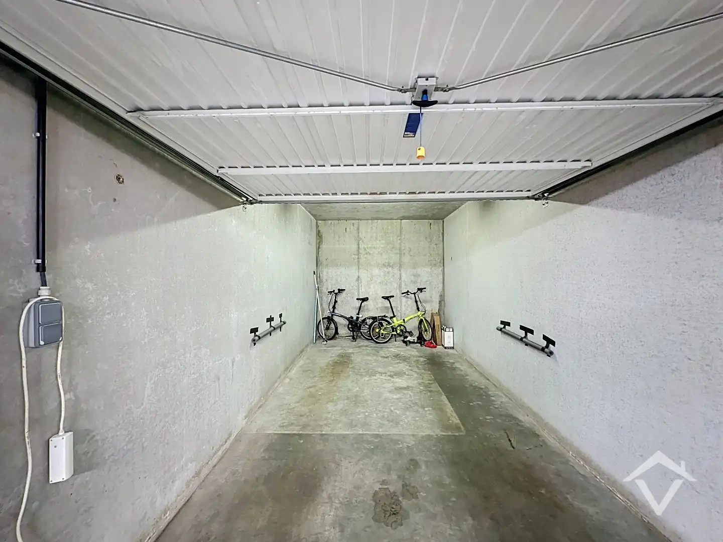 Afgesloten garagebox te huur in complex op centrale ligging te Middelkerke! foto 3