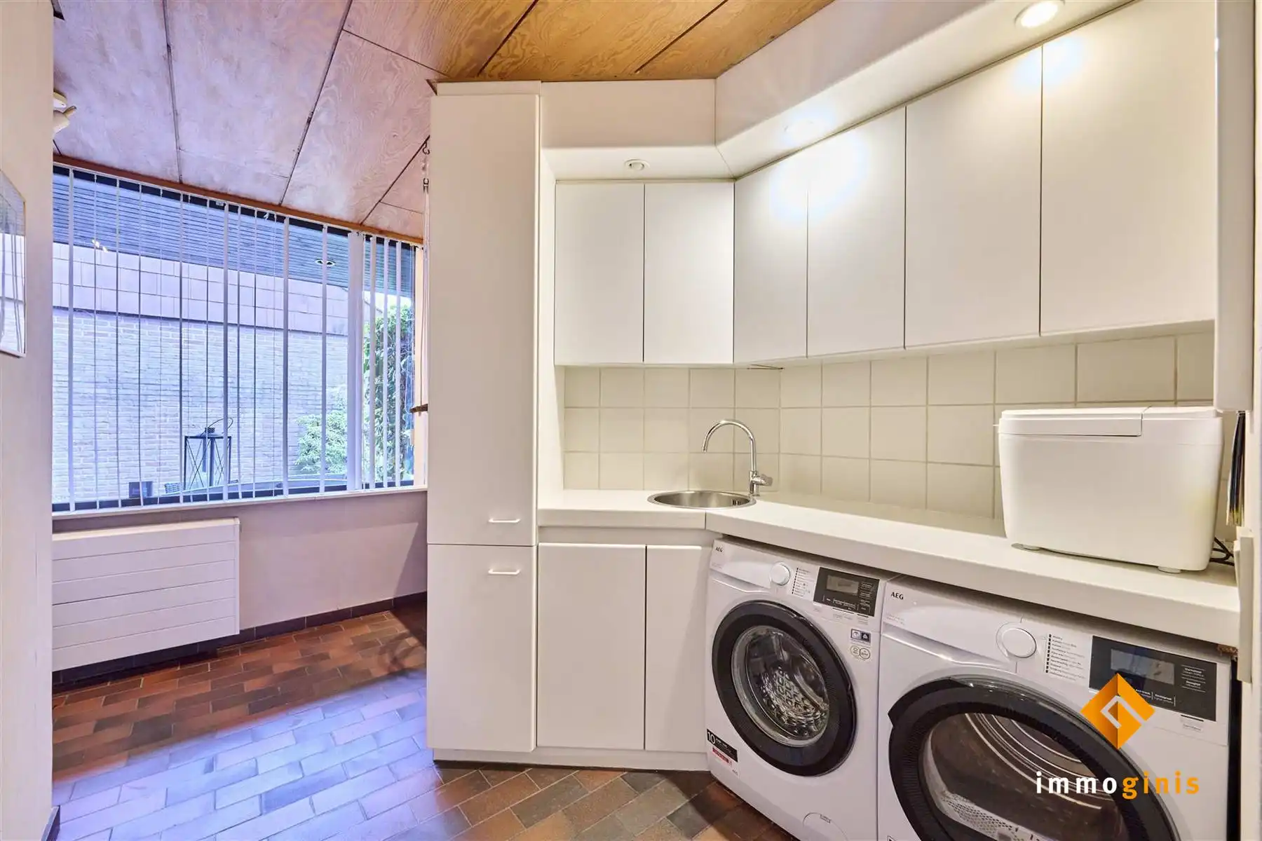 Zéér ruime woning op een mooi perceel van 17a82ca met 5 slaapkamers en uitbreidingsmogelijkheden op de eerste verdieping! foto 18