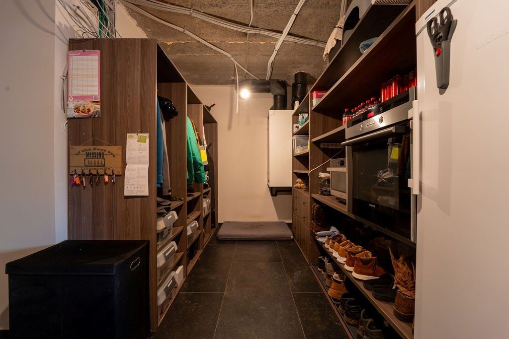 PRACHTIG GERENOVEERDE WONING MET 3 SLAAPKAMERS, 2 BADKAMERS, INPANDIGE GARAGE EN PAARDENSTALLINGEN MET ENERGIEZUINIG EPC TE WIJER (NIEUWERKERKEN)  foto 26