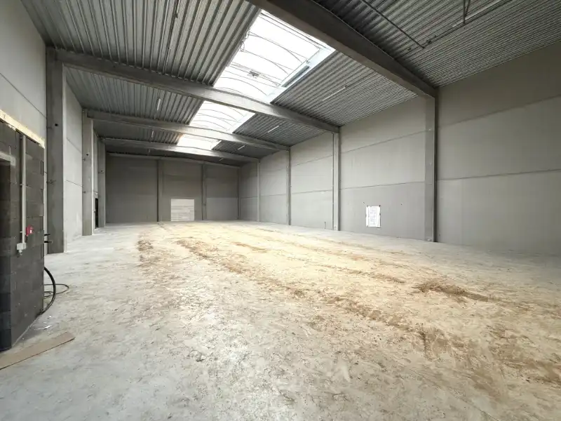 Nieuwbouw KMO-unit 407 m² op topligging in Evergem foto 3