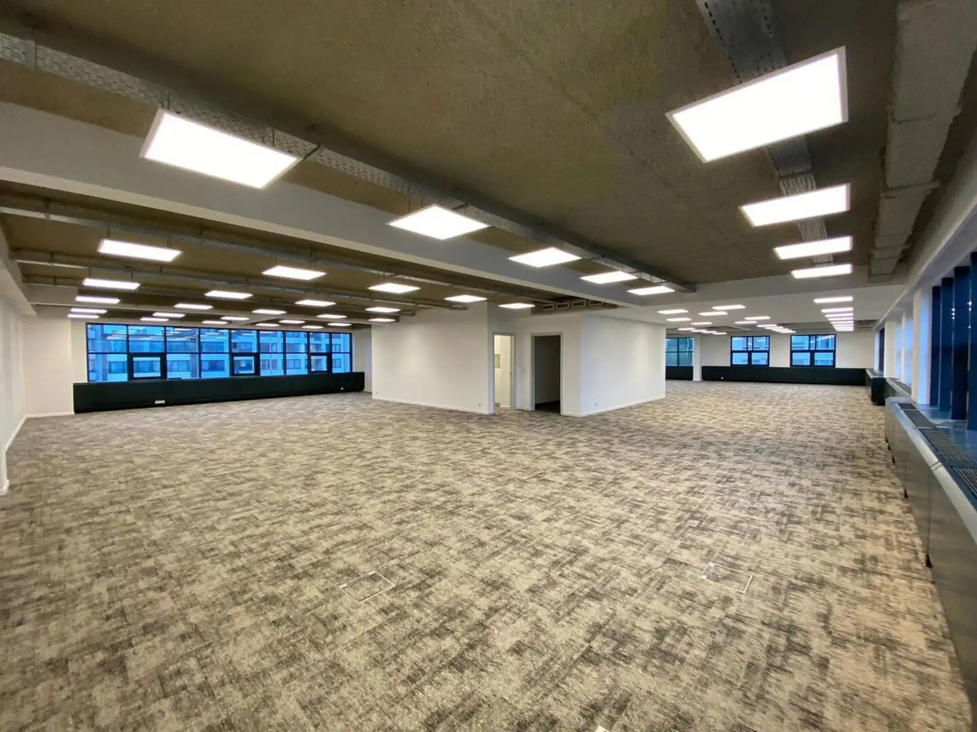 Moderne en strategisch gelegen kantoorruimte in Deurne foto 4