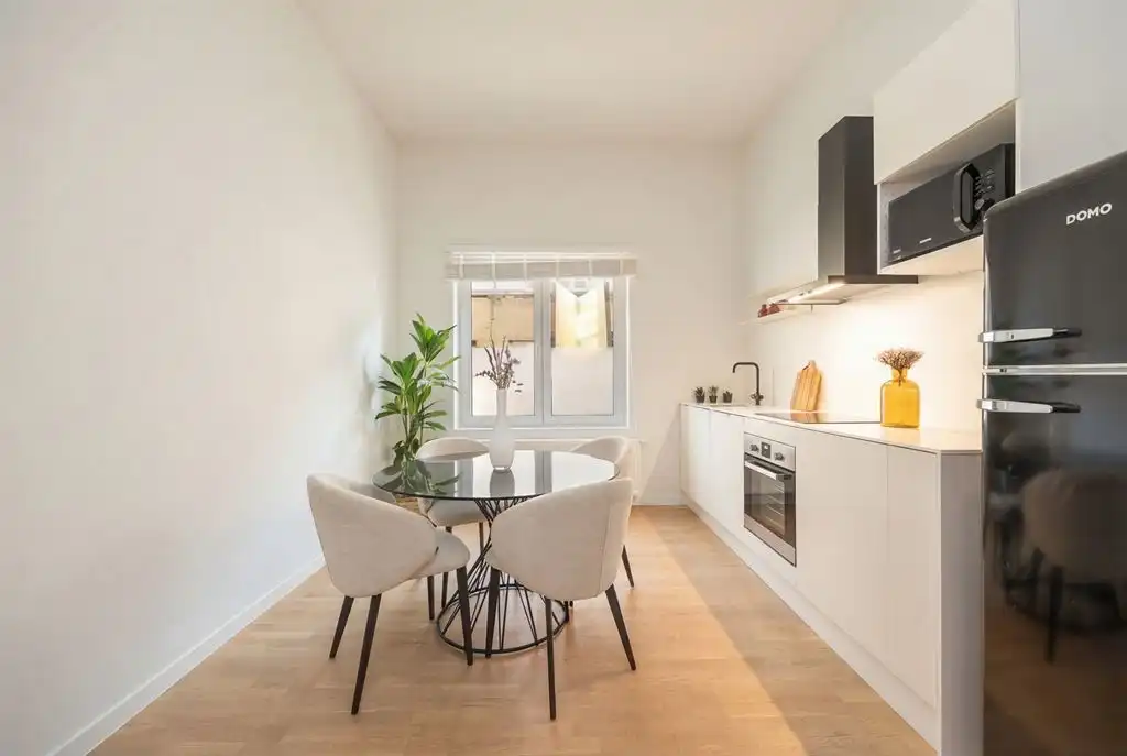 Gerenoveerd gelijkvloers appartement met stadstuin foto 2