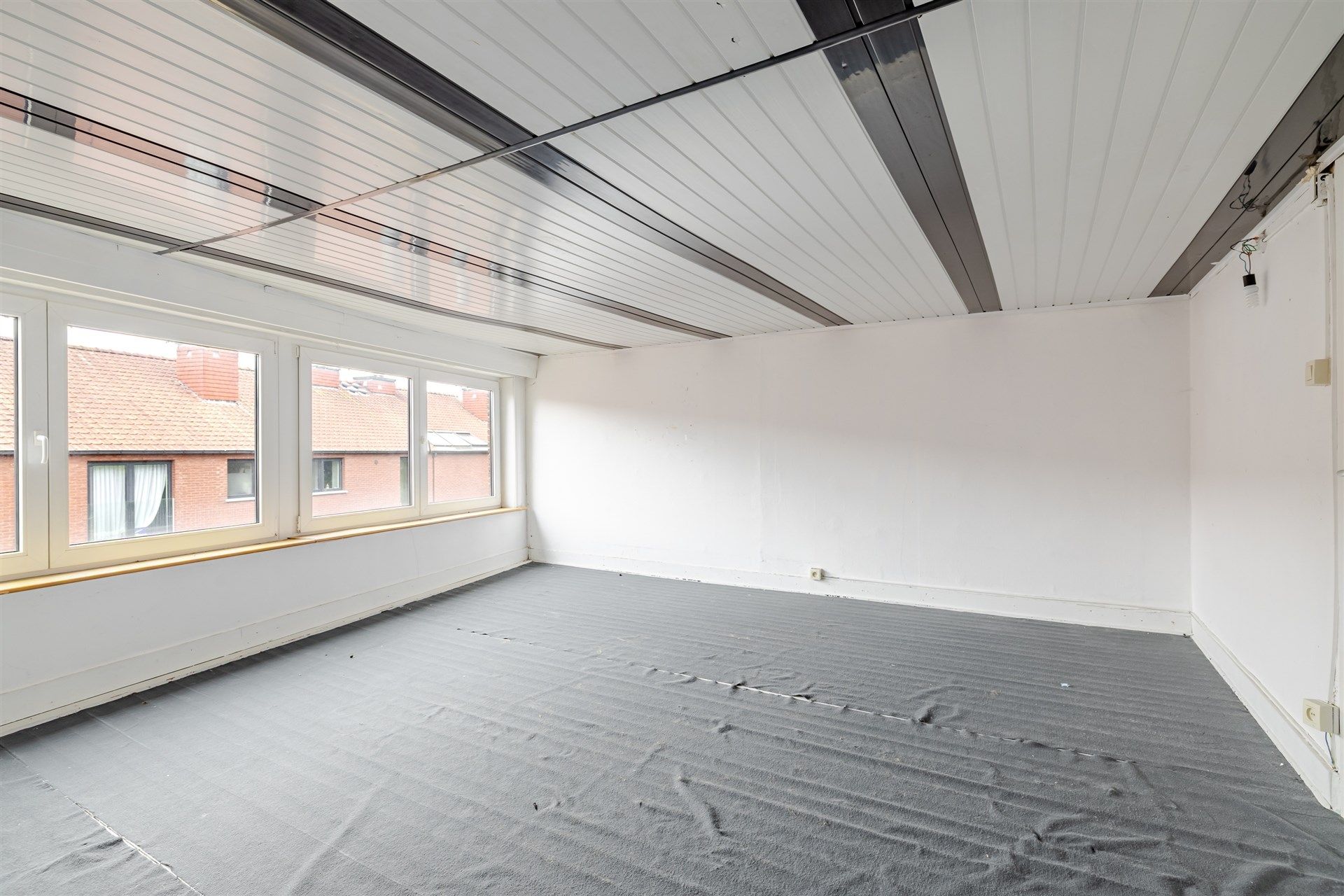 Ruime stadswoning met 4 slaapkamers en tuin foto 12