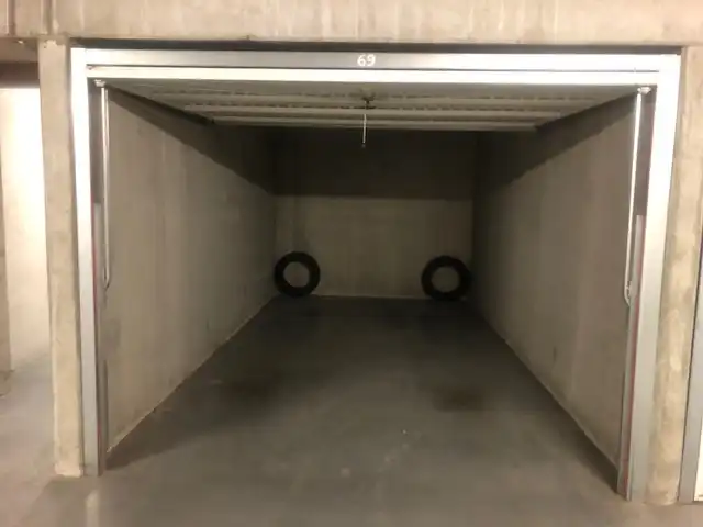 Gesloten garagebox aan de Zeedijk foto 5