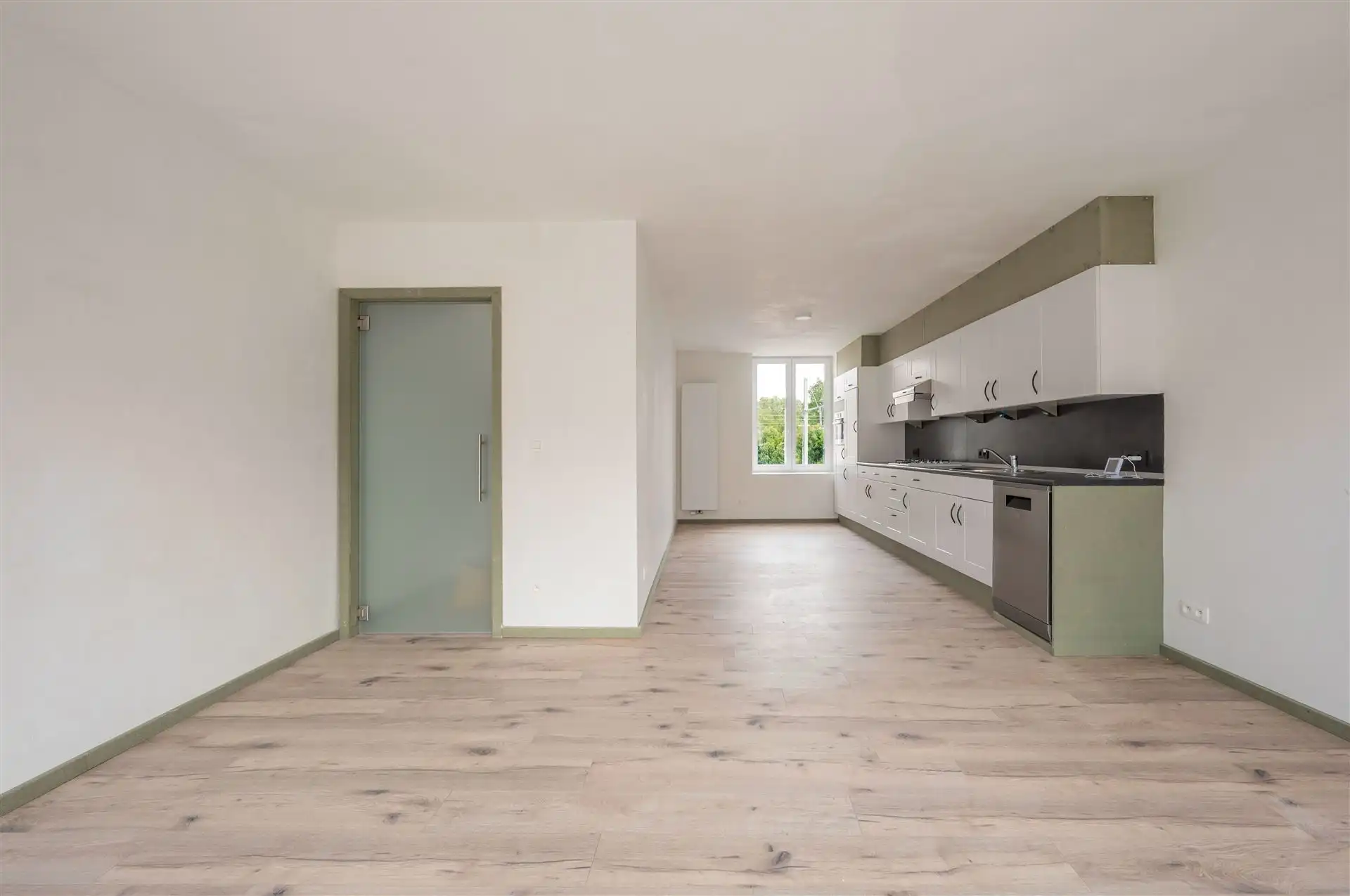 Gerenoveerd appartement met 3 slaapkamers foto 4