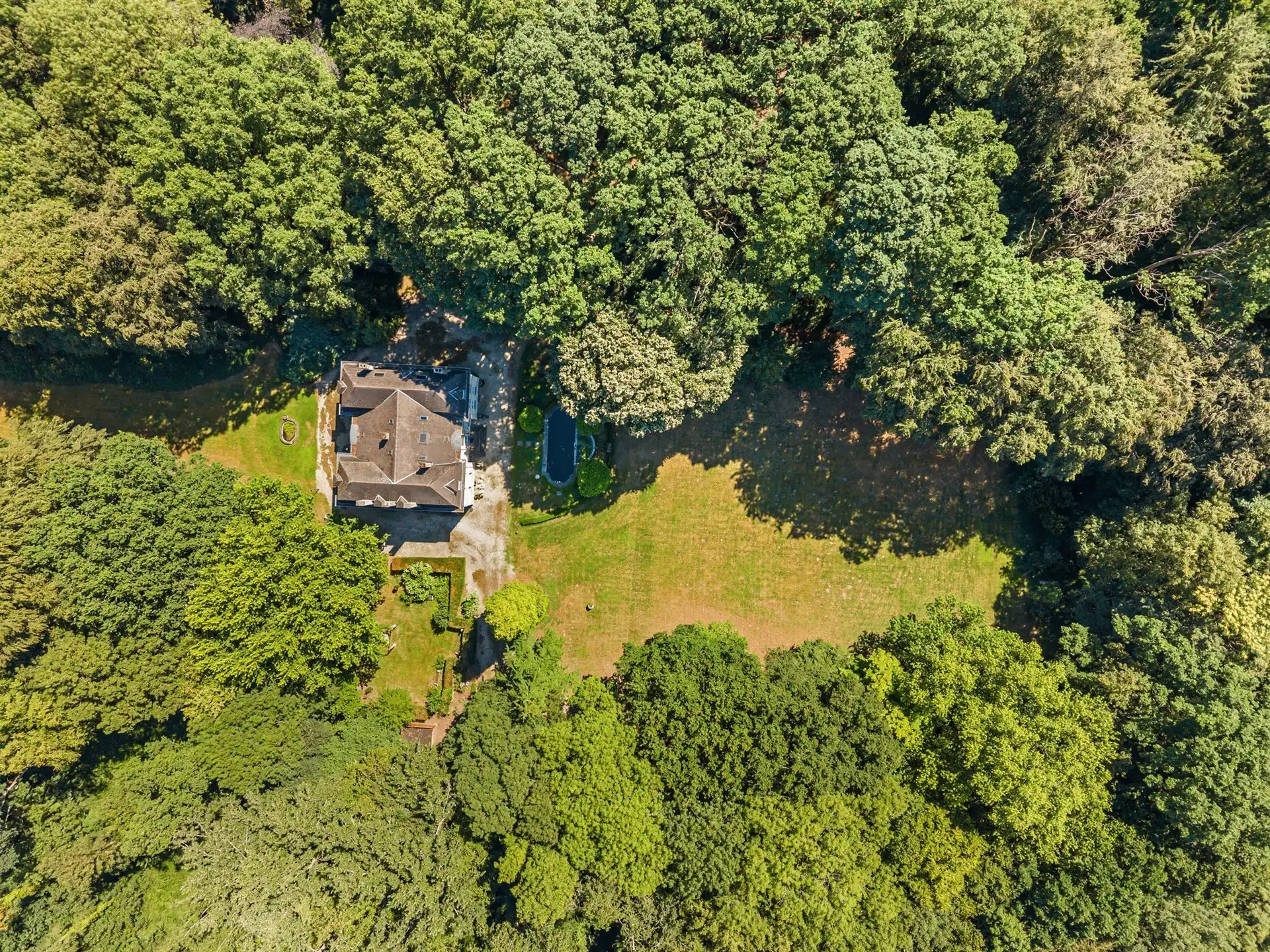 Prachtig kasteel met koetshuis op meer dan 8,7 hectare! foto 26