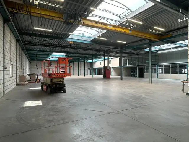 BEDRIJFSPAND MET CONCIERGEWONING foto 56