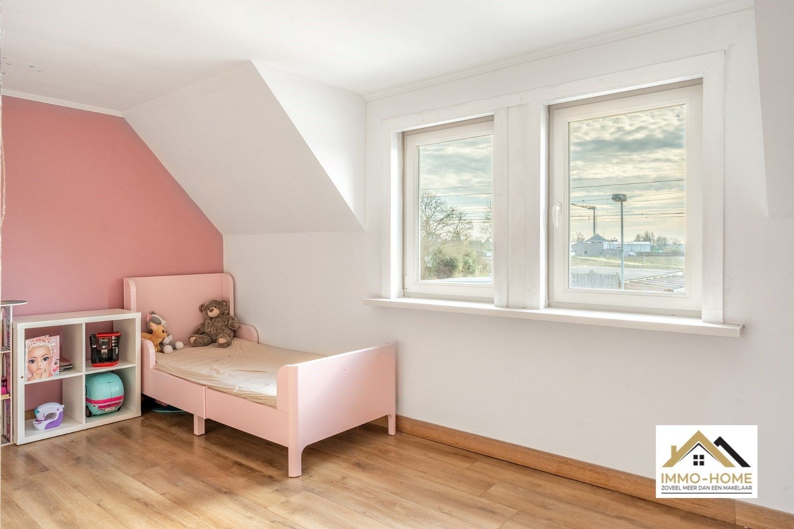 Deels gerenoveerde woning vol potentieel  foto 9