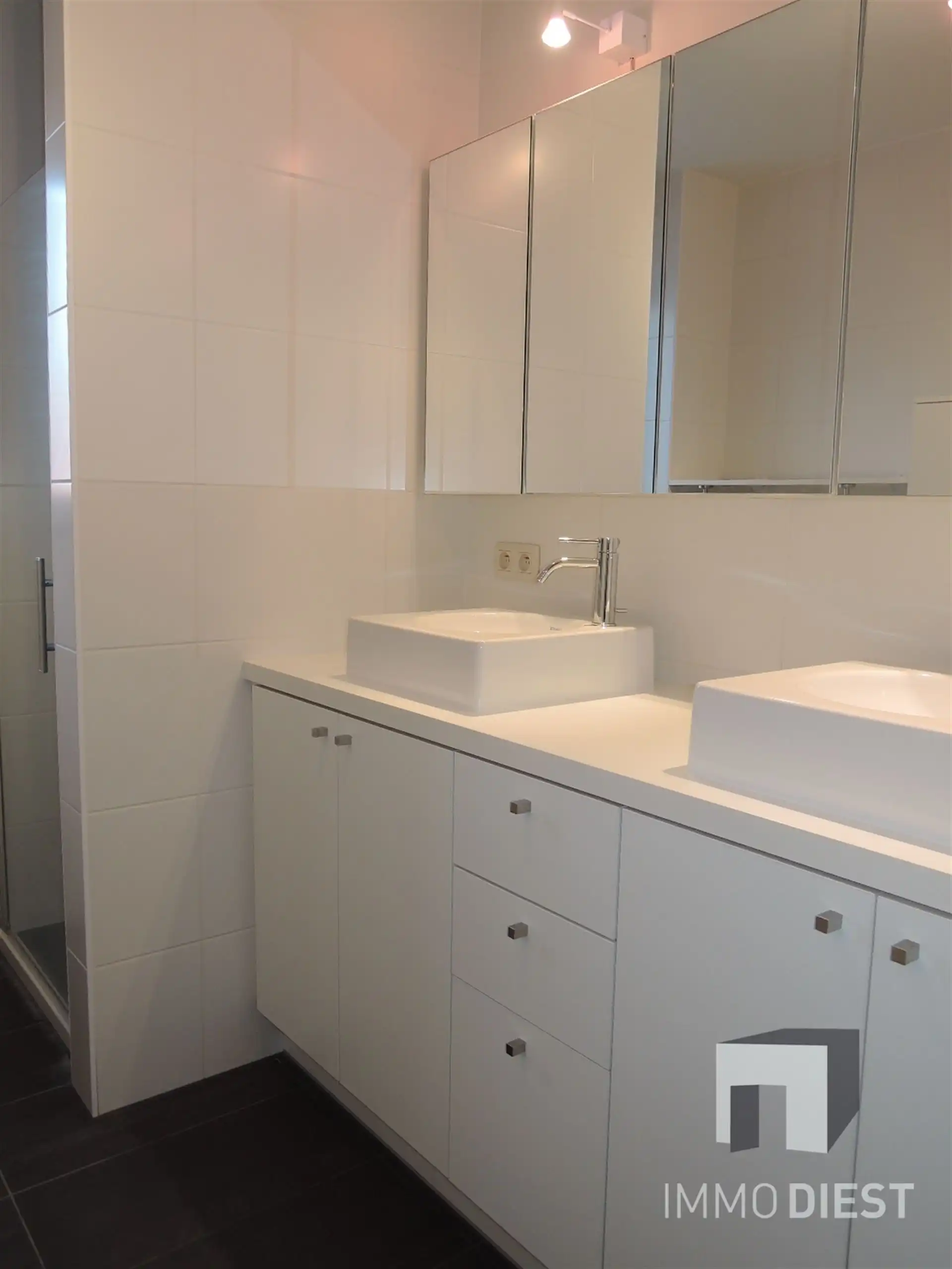 Prachtig ruim appartement met veel lichtinval bestaande uit twee slaapkamers, terras, ondergrondse staanplaats in het centrum van Halen. foto 16