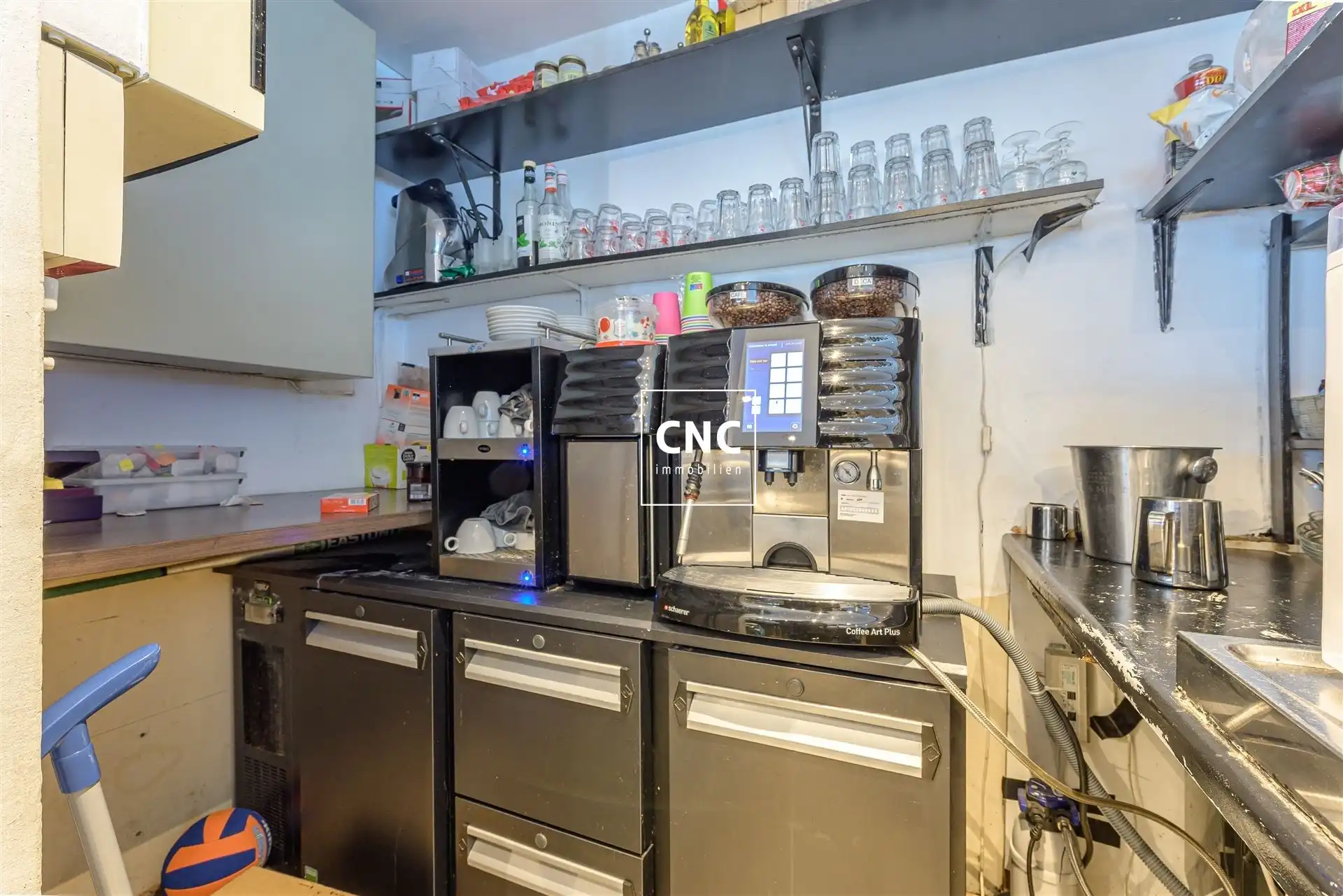 Zeer ruim en instapklaar handelspand aan Zeedijk-Heist foto 14