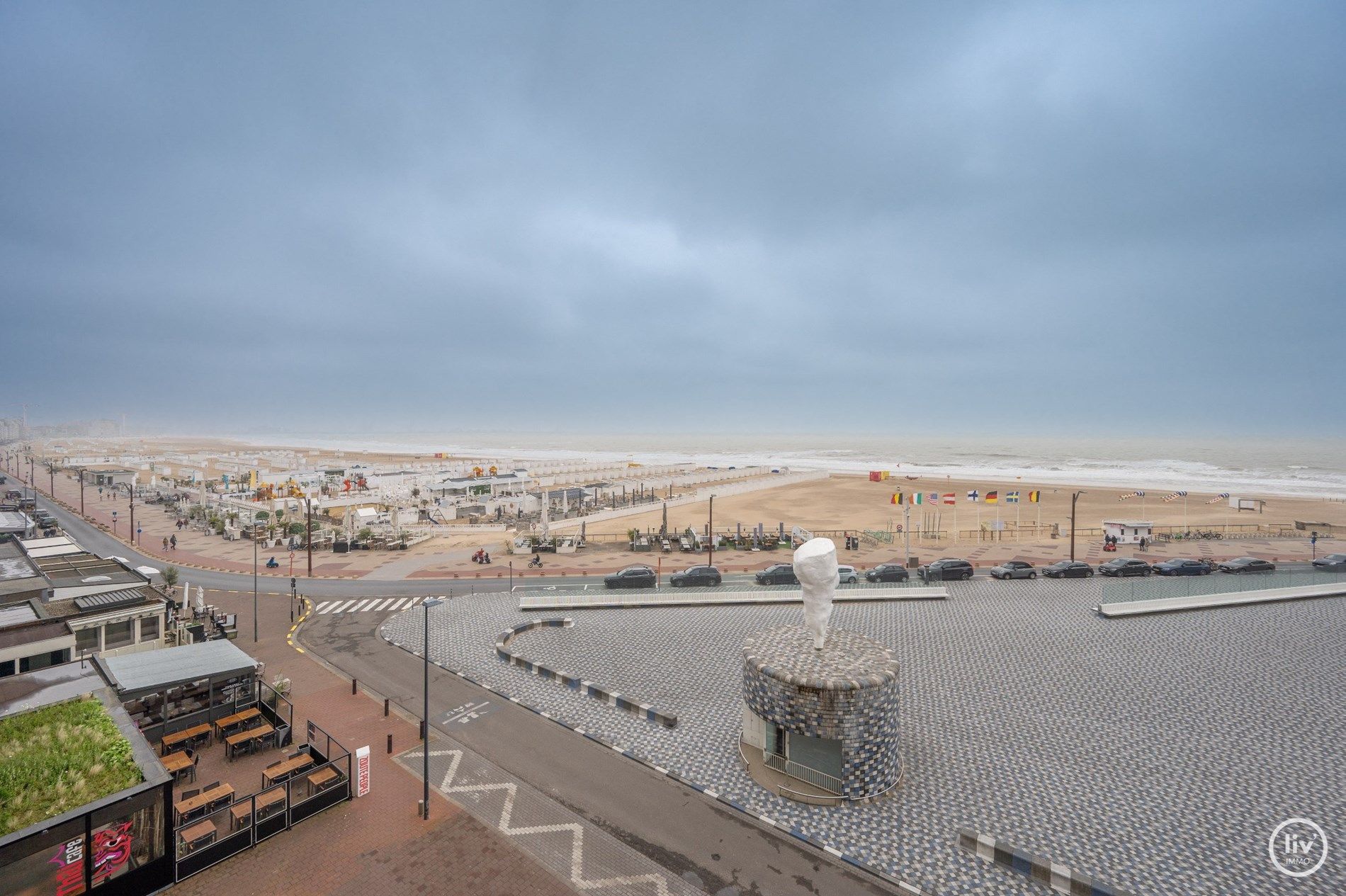 UNIEK 3 slaapkamer appartement gelegen op het RUBENSPLEIN met een prachtig open ZEEZICHT.  foto 1