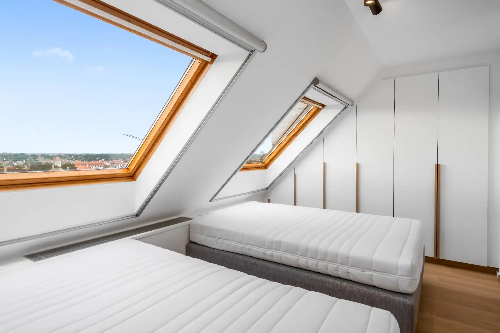 Heel mooi vernieuwd duplexdakapp. met een prachtig zonneterras gelegen op de Kustlaan in hartje Zoute. foto 16