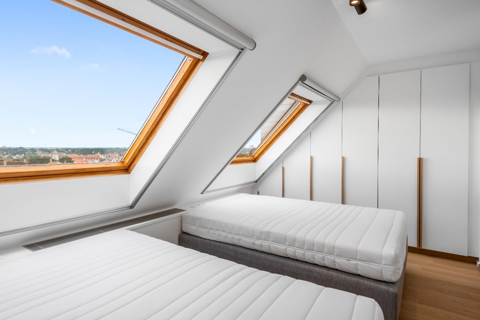Heel mooi vernieuwd duplexdakapp. met een prachtig zonneterras gelegen op de Kustlaan in hartje Zoute. foto 16
