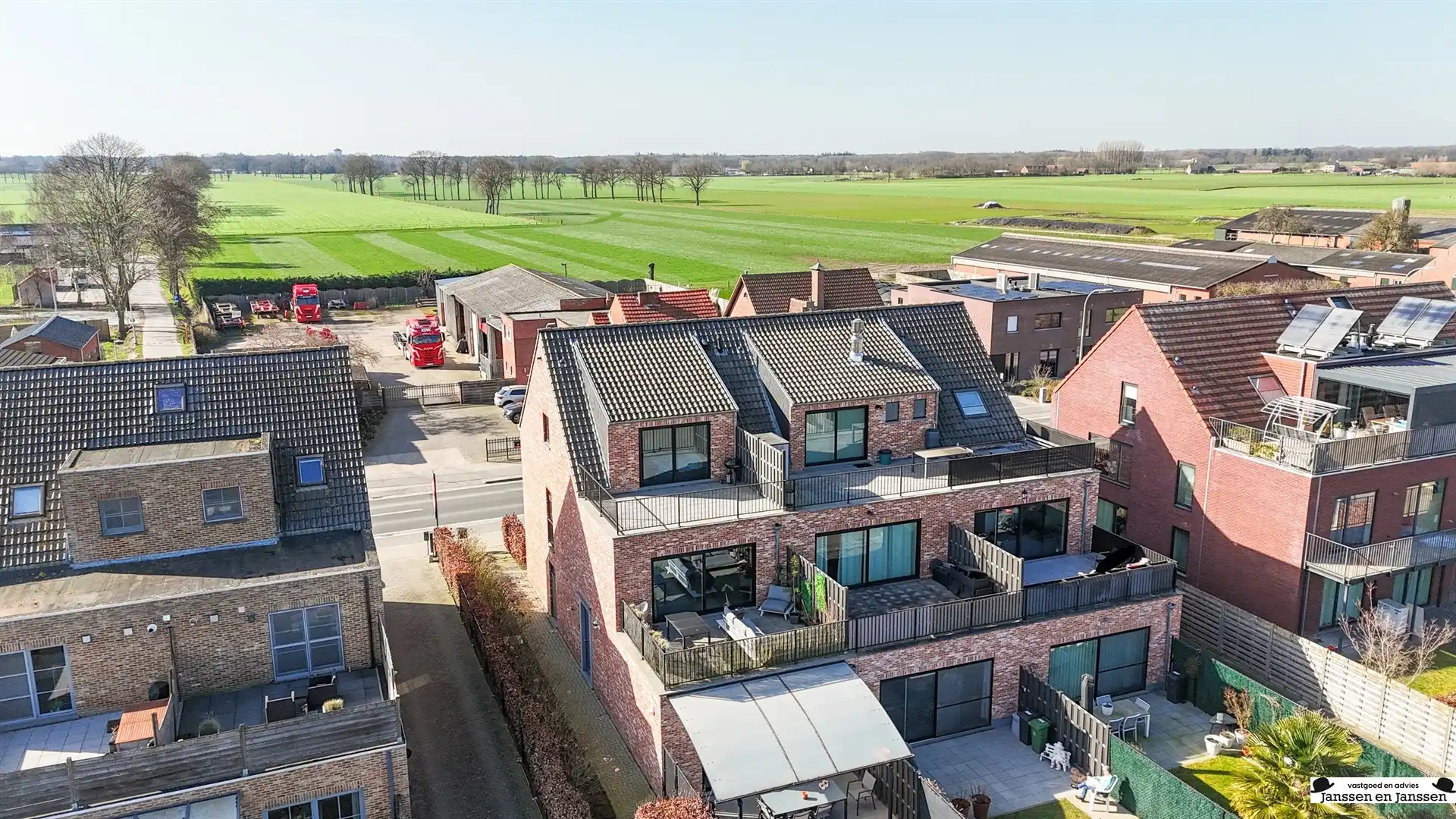 Lichtrijk en modern appartement met prachtig (dak)terras foto 23