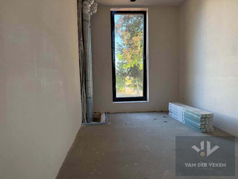 Ruime en volledig afgewerkte half open BEN-woning met 4 slaapkamers te bewonderen in het gezellige Kermt. foto 20
