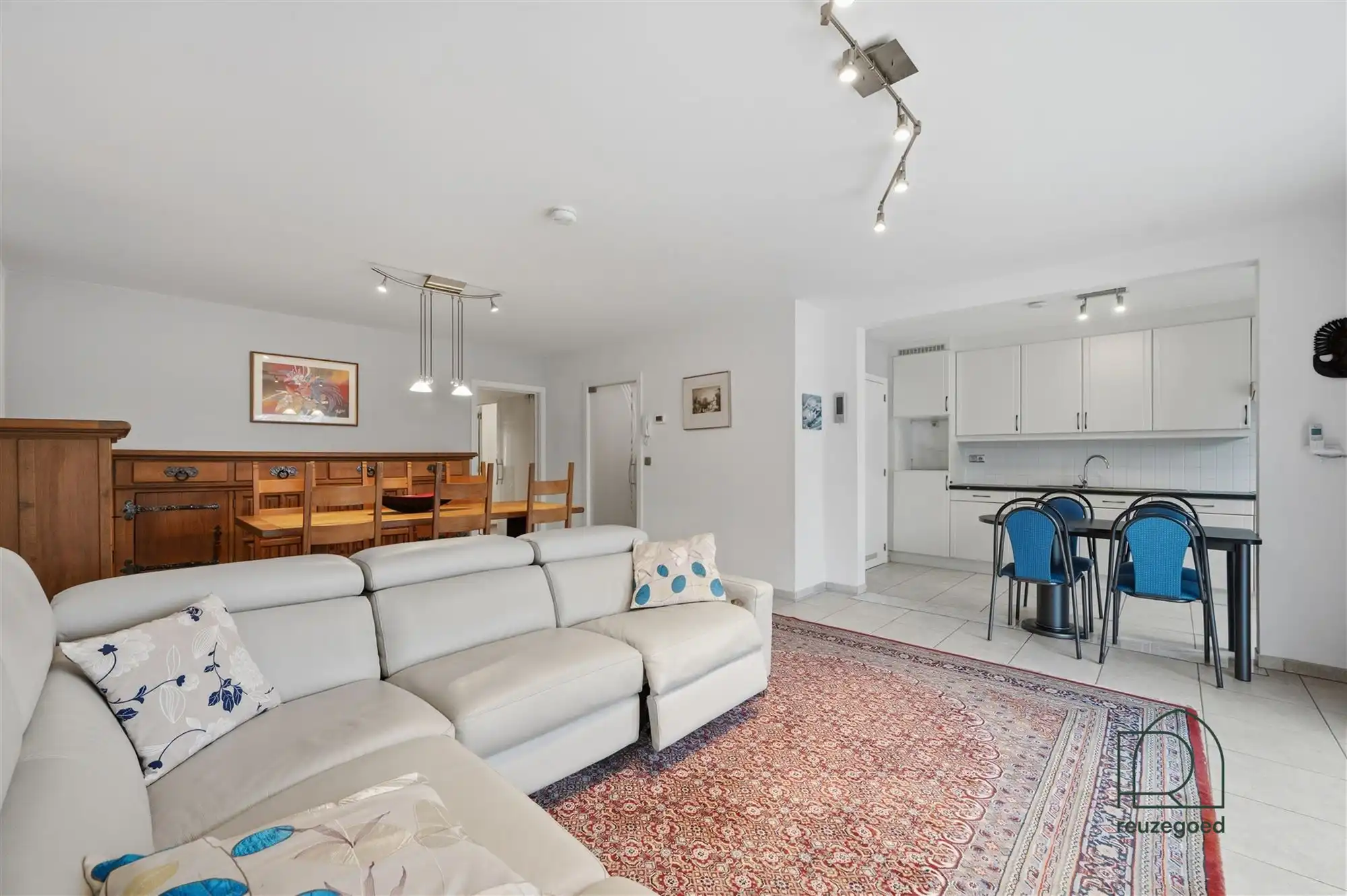 Licht en verzorgd appartement met 2 slaapkamers nabij de vernieuwde Huygebaertsite foto 2