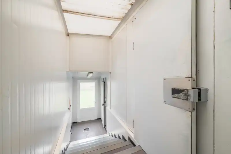 Lauwe-Centrum. Uitstekende gelegen handelseigendom : wonen en werken met 4 slaapkamers met tuin en aparte ingang garagegebouw en parking. POLYVALENTE EIGENDOM MET POTENTIEEL ! foto 18