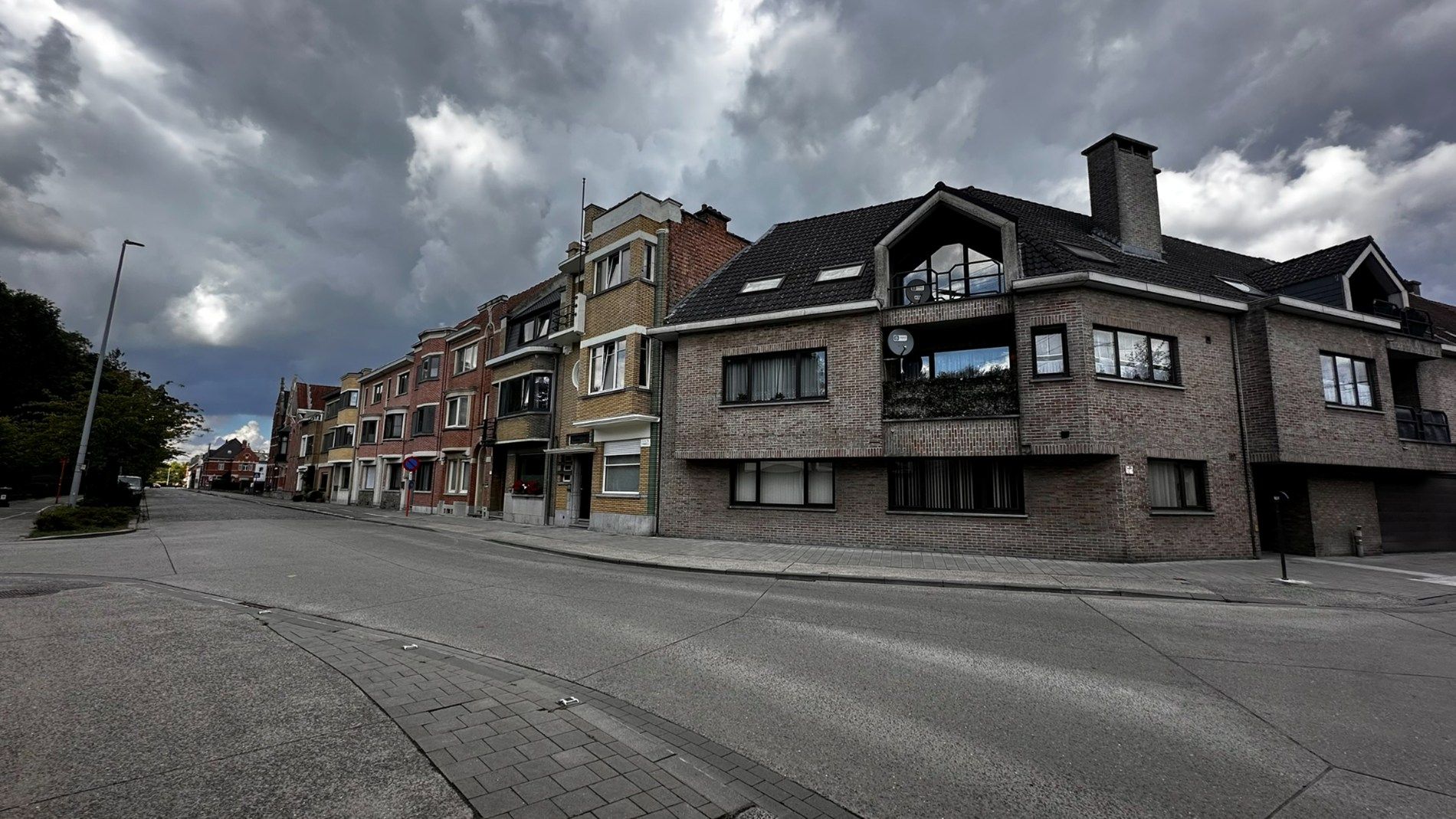 Appartement met 2 slaapkamers en terras te Lokeren - Nabij Station foto {{pictureIndex}}