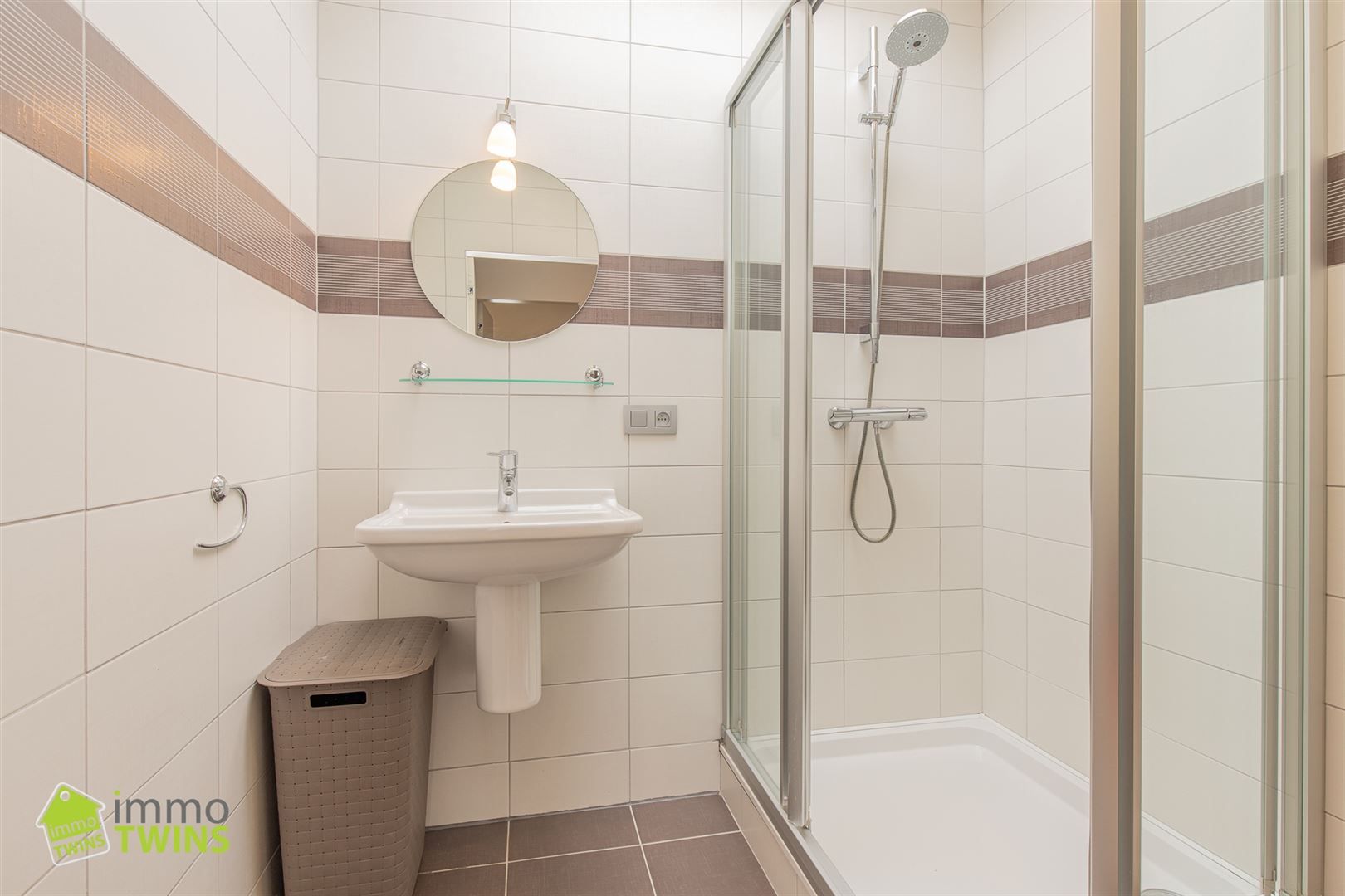 Veelzijdige woning met commerciële ruimte in hartje Zogge foto 12