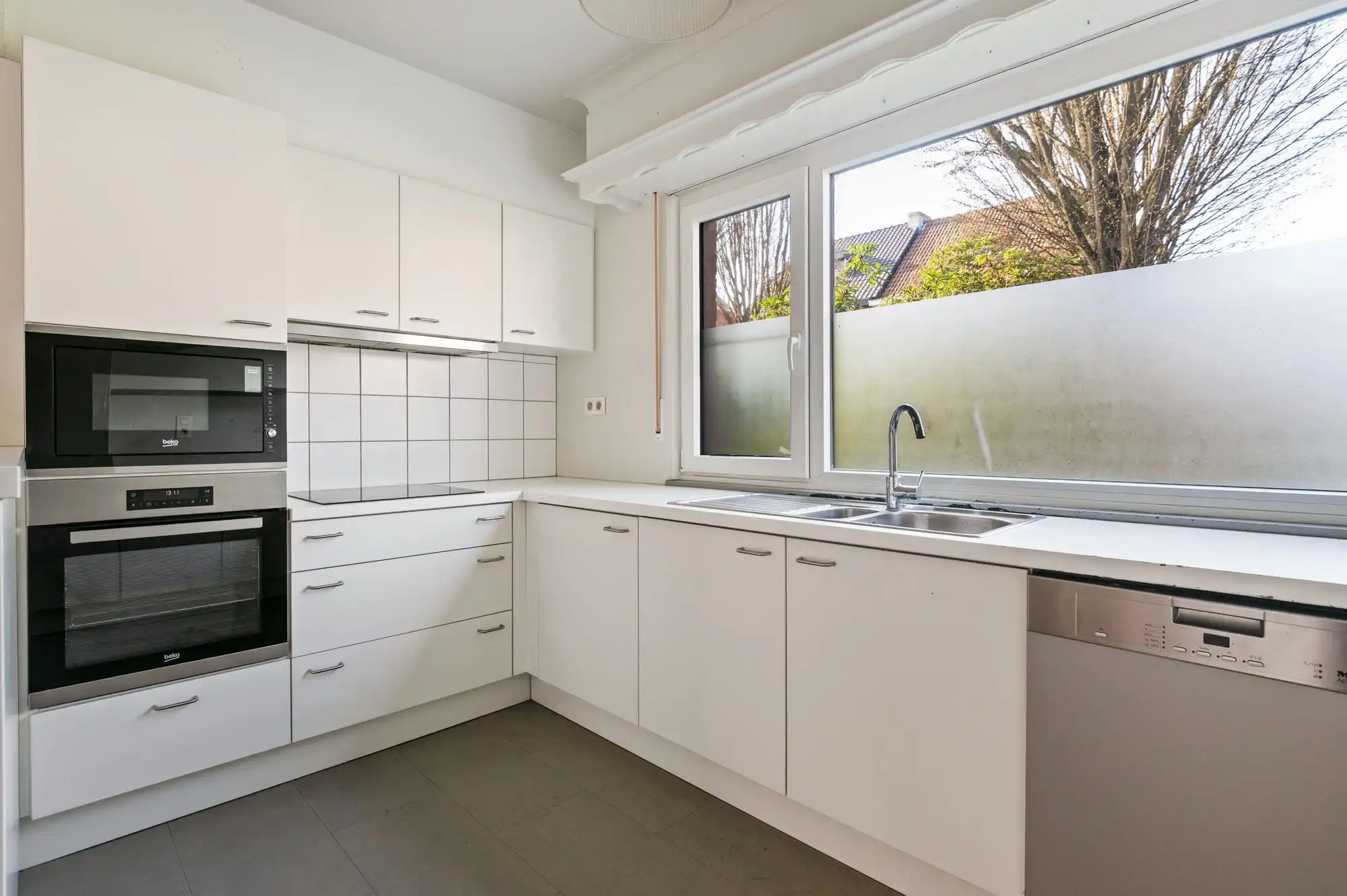 Ruime halfopen gezinswoning met 5 slaapkamers, zonnige tuin en garage in Brasschaat! foto 8