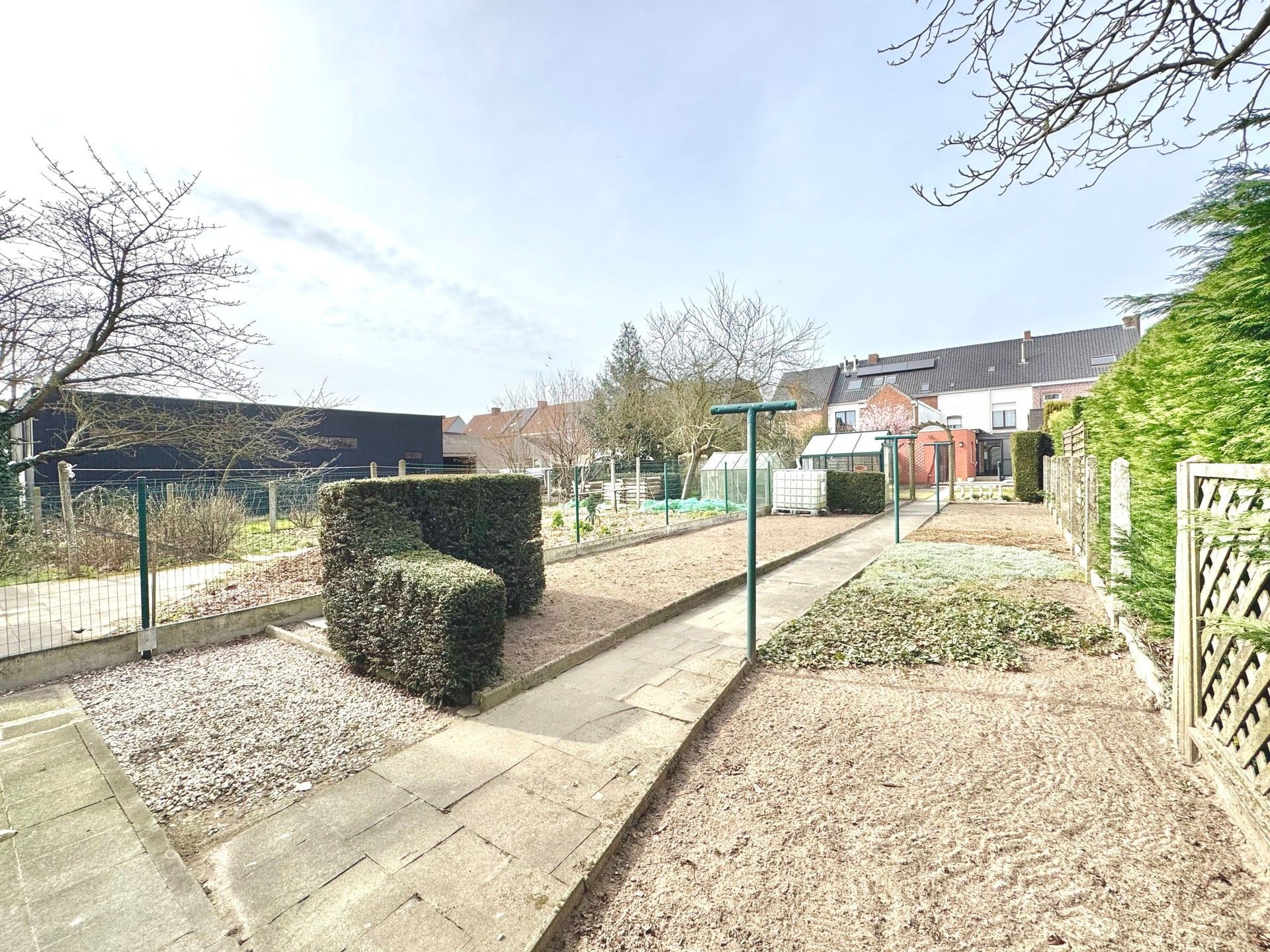 WONING MET 3 KAMERS, TUIN & GROTE GARAGE MET UITWEG foto 37