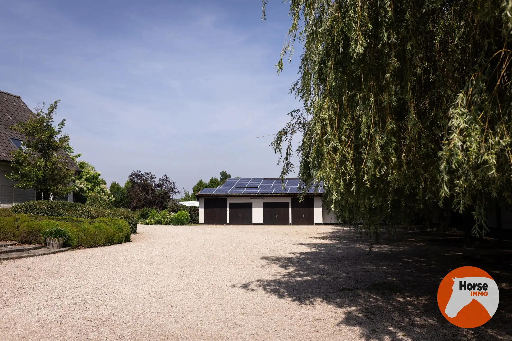 MERELBEKE -  Professioneel paardencomplex op 3,35HA foto 38