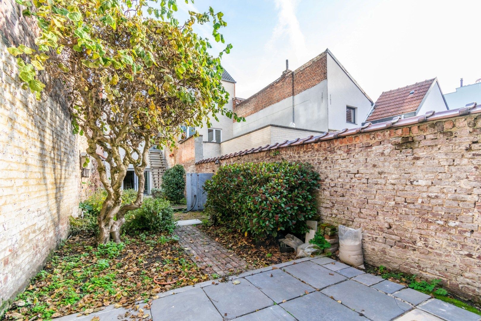 Karaktervol hoogwaardig afgewerkt gebouw met winkelruimte en woonst  foto 15