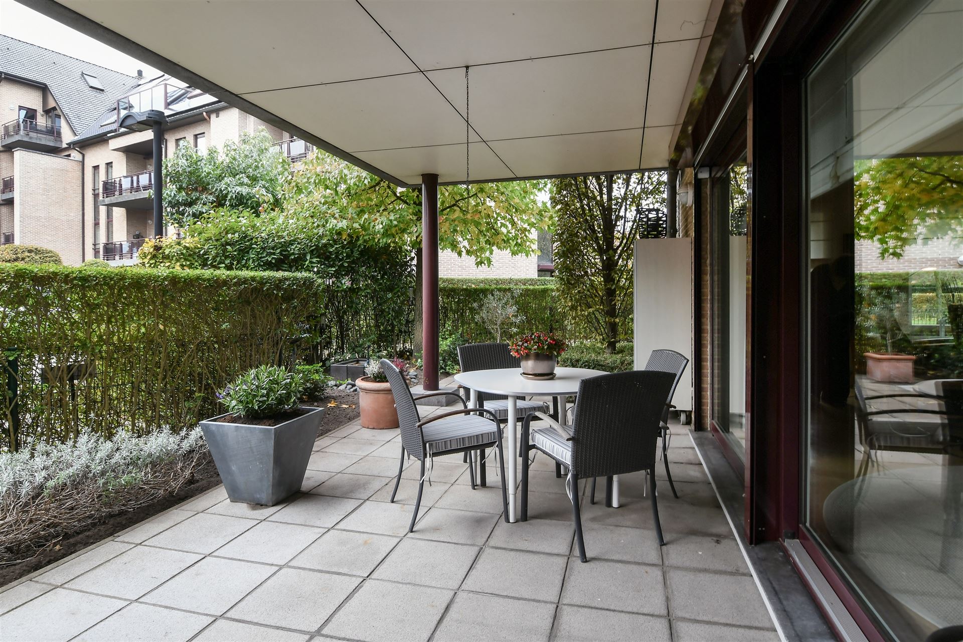 Luxueus en instapklaar appartement met 3 terrassen en ondergrondse garagebox in residentie “Leemhoek III” te Maaseik. foto 21