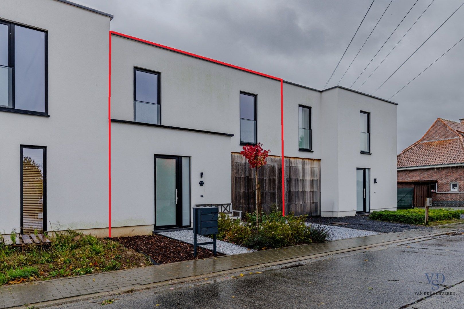 Recente, quasi-nieuwbouwwoning – instapklaar en energiezuinig (BEN) foto {{pictureIndex}}